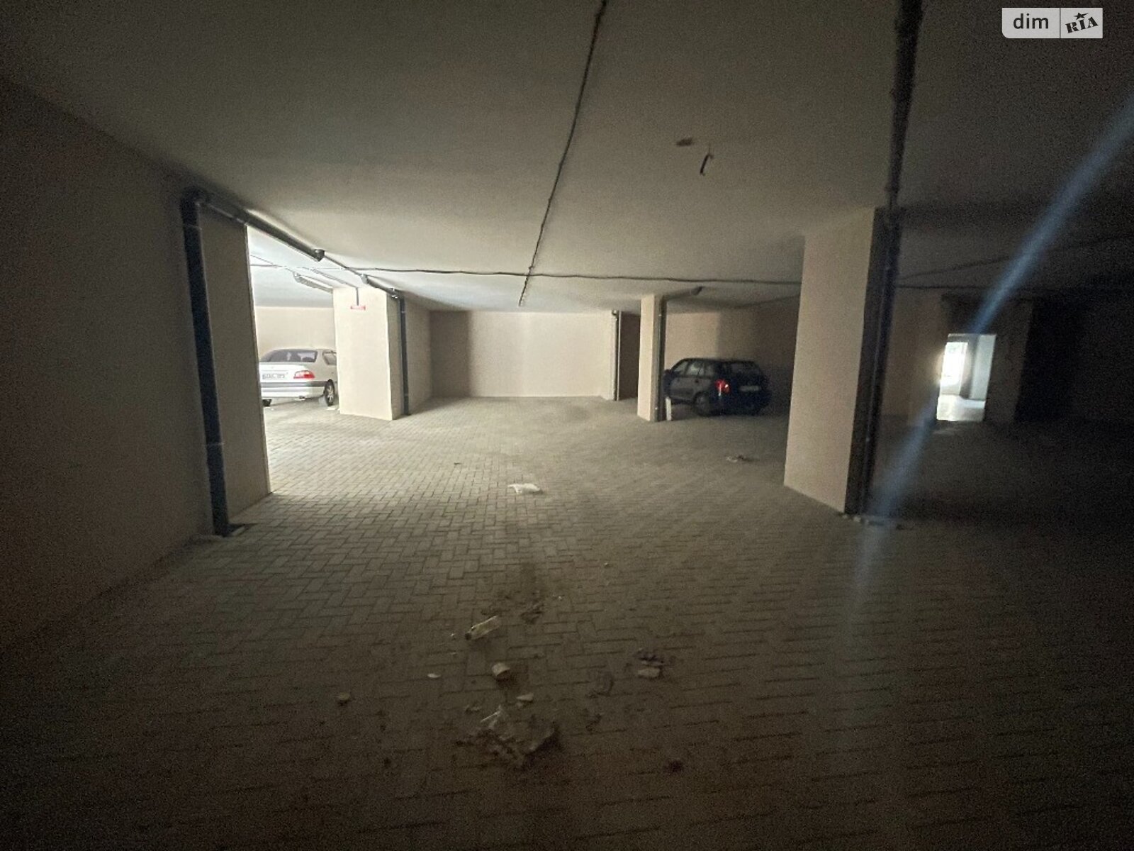 Місце в підземному паркінгу під легкове авто в Одесі, площа 16.96 кв.м. фото 1