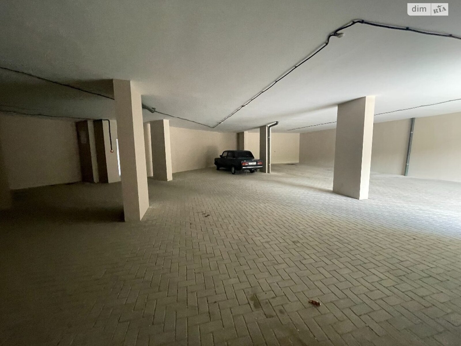Место в подземном паркинге под легковое авто в Одессе, площадь 16.96 кв.м. фото 1