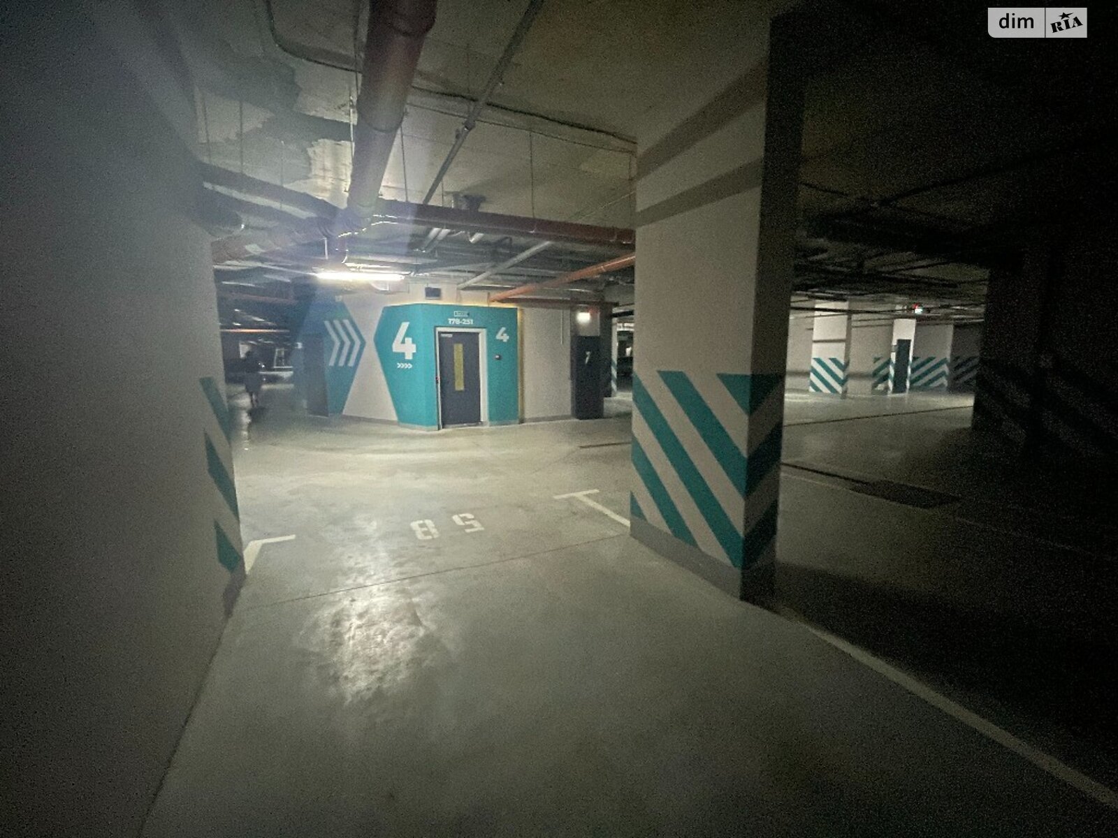 Место в подземном паркинге под легковое авто в Одессе, площадь 20 кв.м. фото 1
