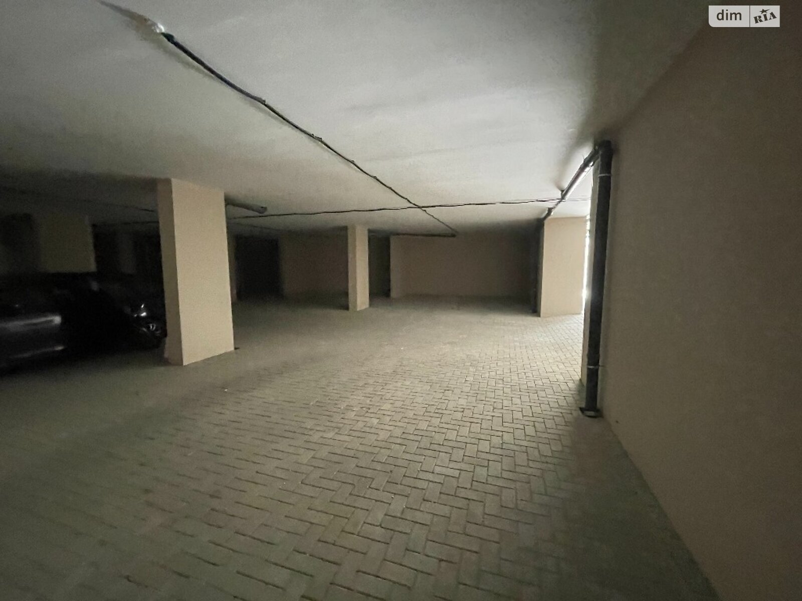 Место в подземном паркинге под легковое авто в Одессе, площадь 17.25 кв.м. фото 1