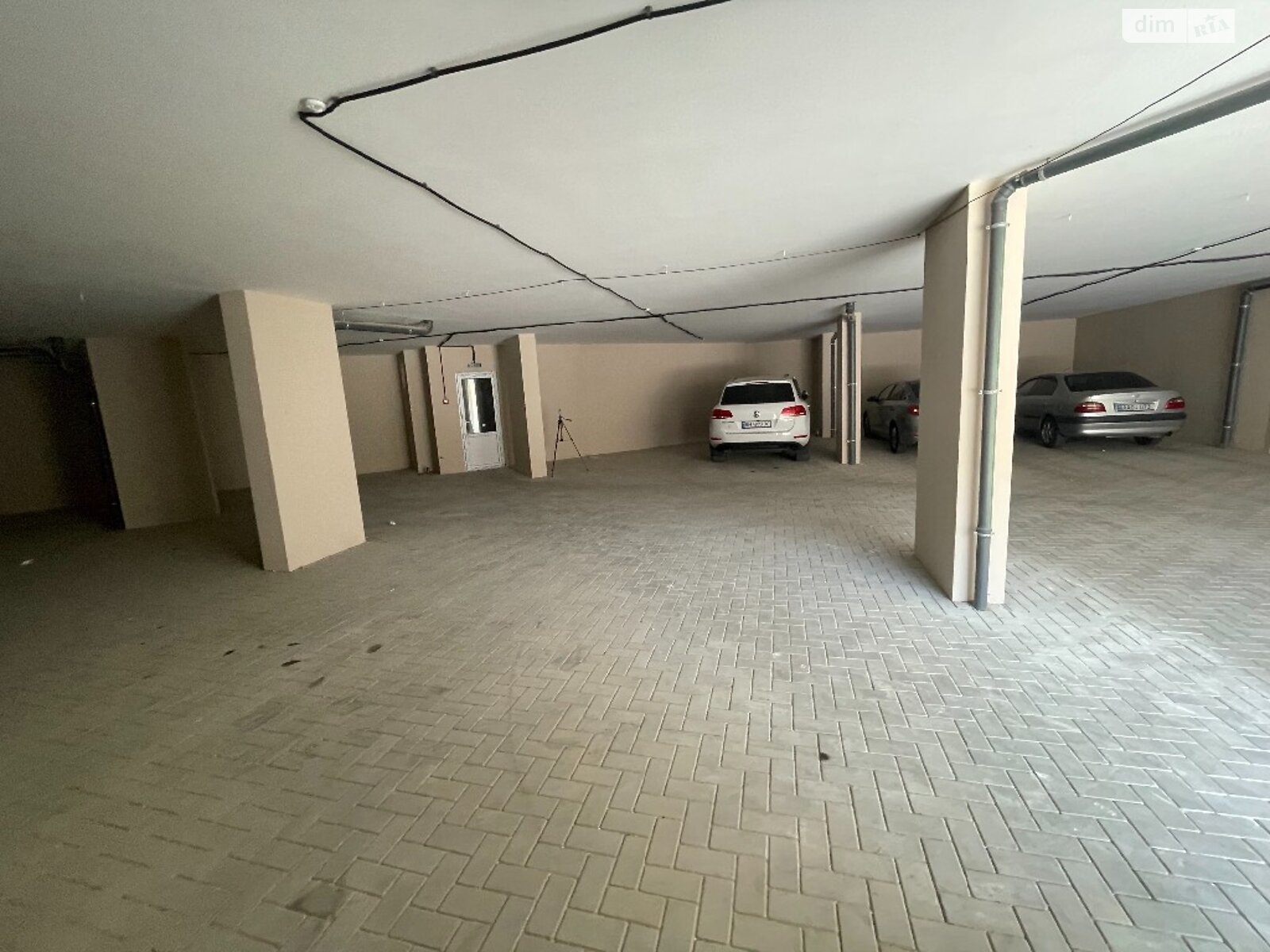 Место в подземном паркинге под легковое авто в Одессе, площадь 16.67 кв.м. фото 1