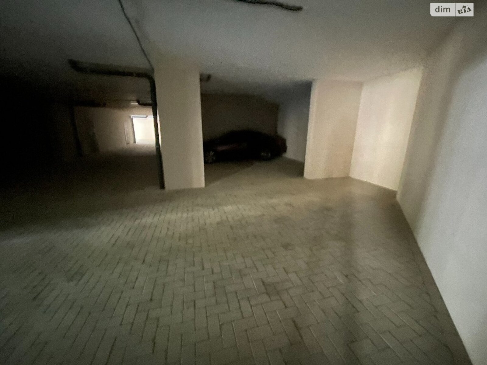 Место в подземном паркинге под легковое авто в Одессе, площадь 15.68 кв.м. фото 1