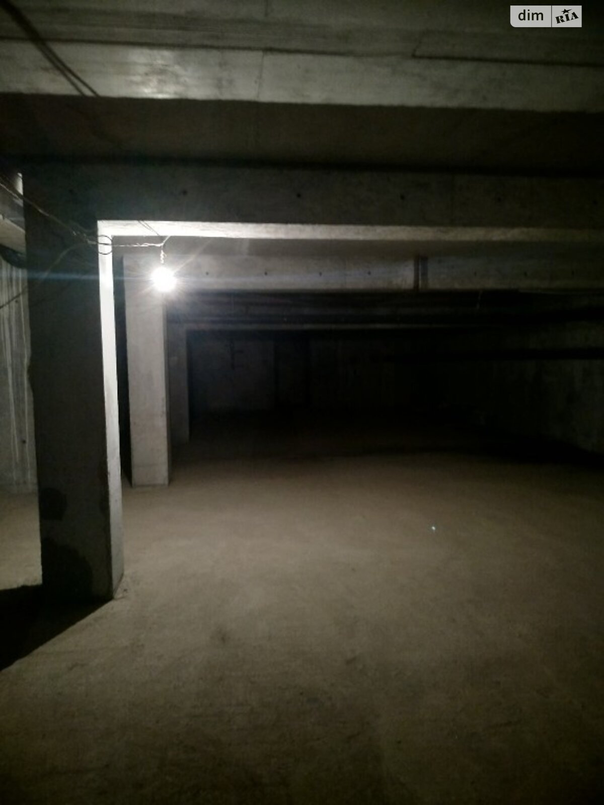Место в подземном паркинге под легковое авто в Одессе, площадь 18.3 кв.м. фото 1