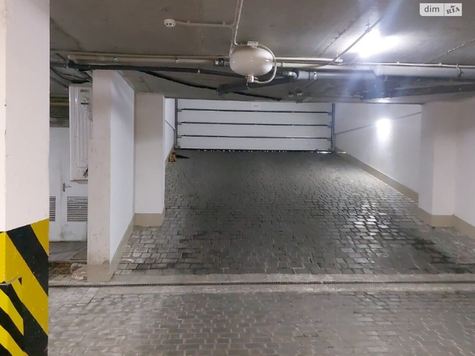 Место в подземном паркинге под легковое авто в Одессе, площадь 15 кв.м. фото 1
