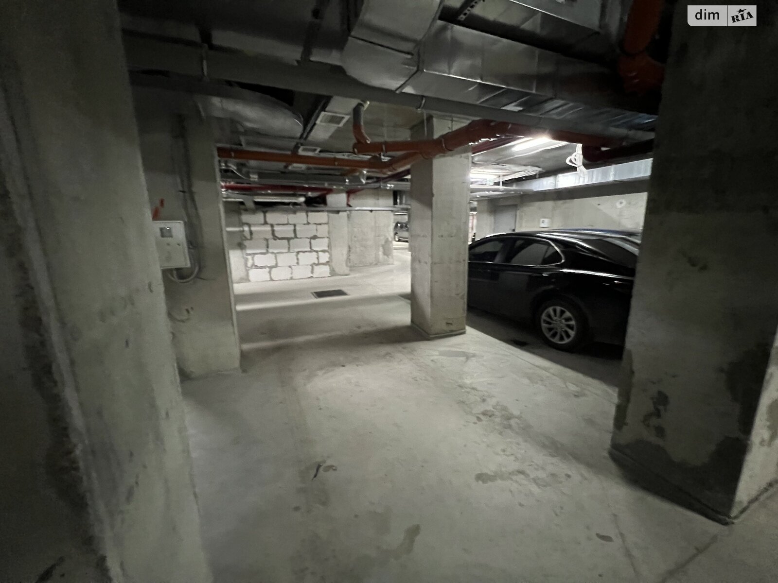 Место в подземном паркинге под легковое авто в Одессе, площадь 18 кв.м. фото 1