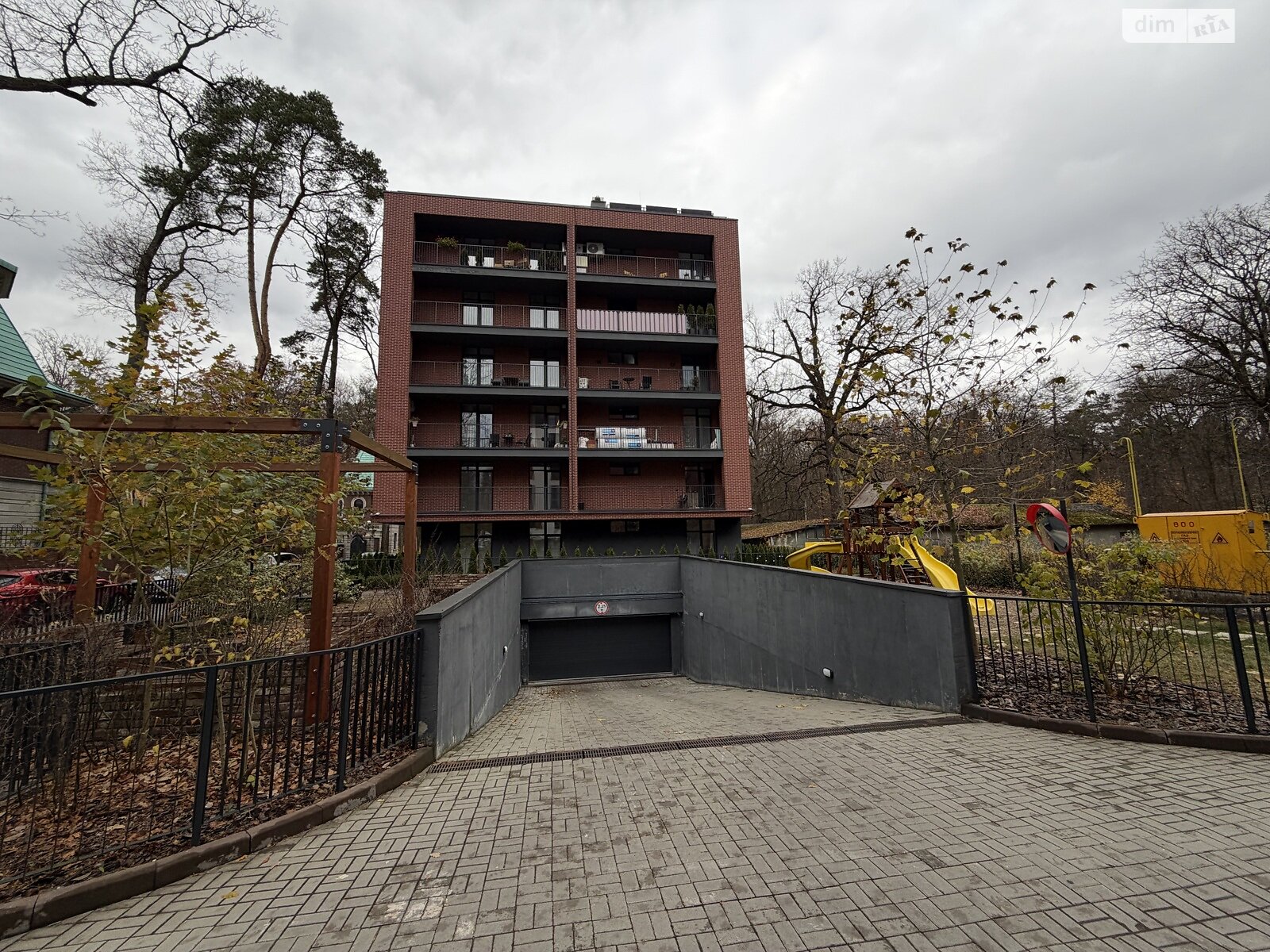 Место в подземном паркинге под легковое авто в Брюховичах, площадь 17 кв.м. фото 1