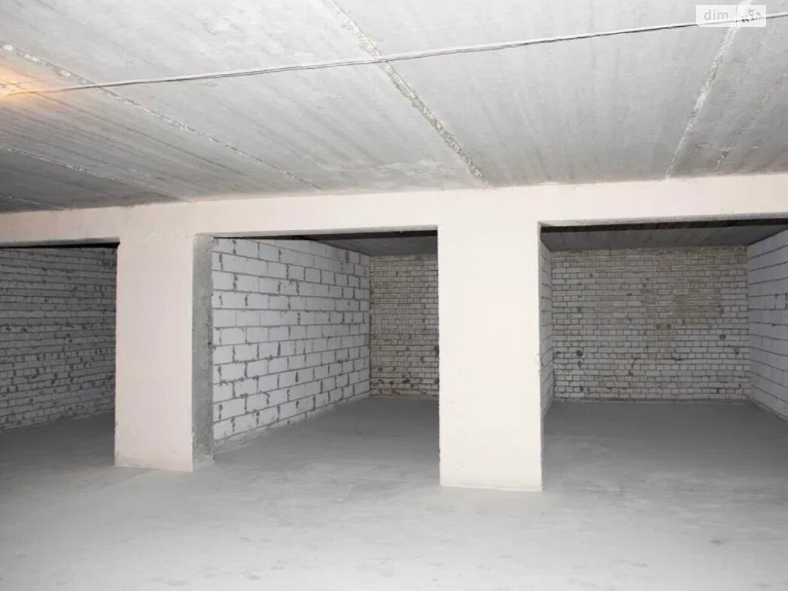 Место в подземном паркинге под легковое авто в Черкассах, площадь 20 кв.м. фото 1