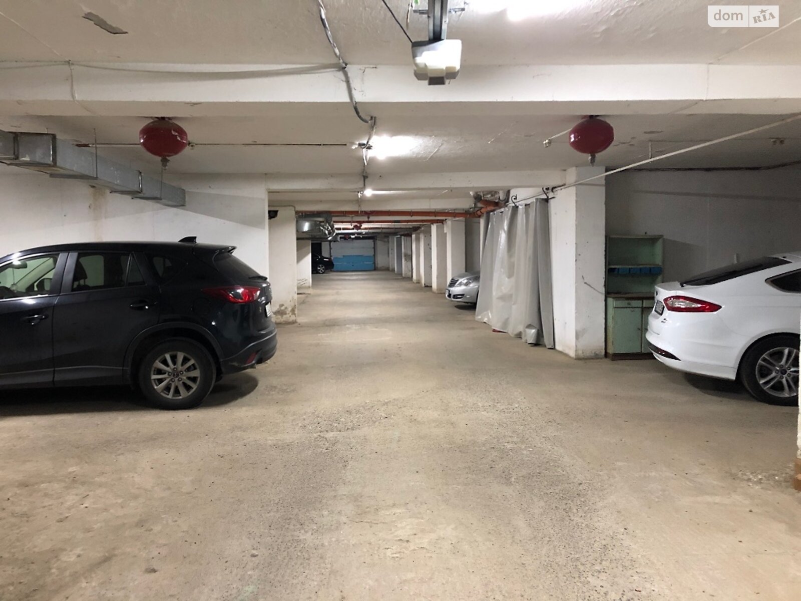 Место в подземном паркинге под легковое авто в Черновцах, площадь 12 кв.м. фото 1