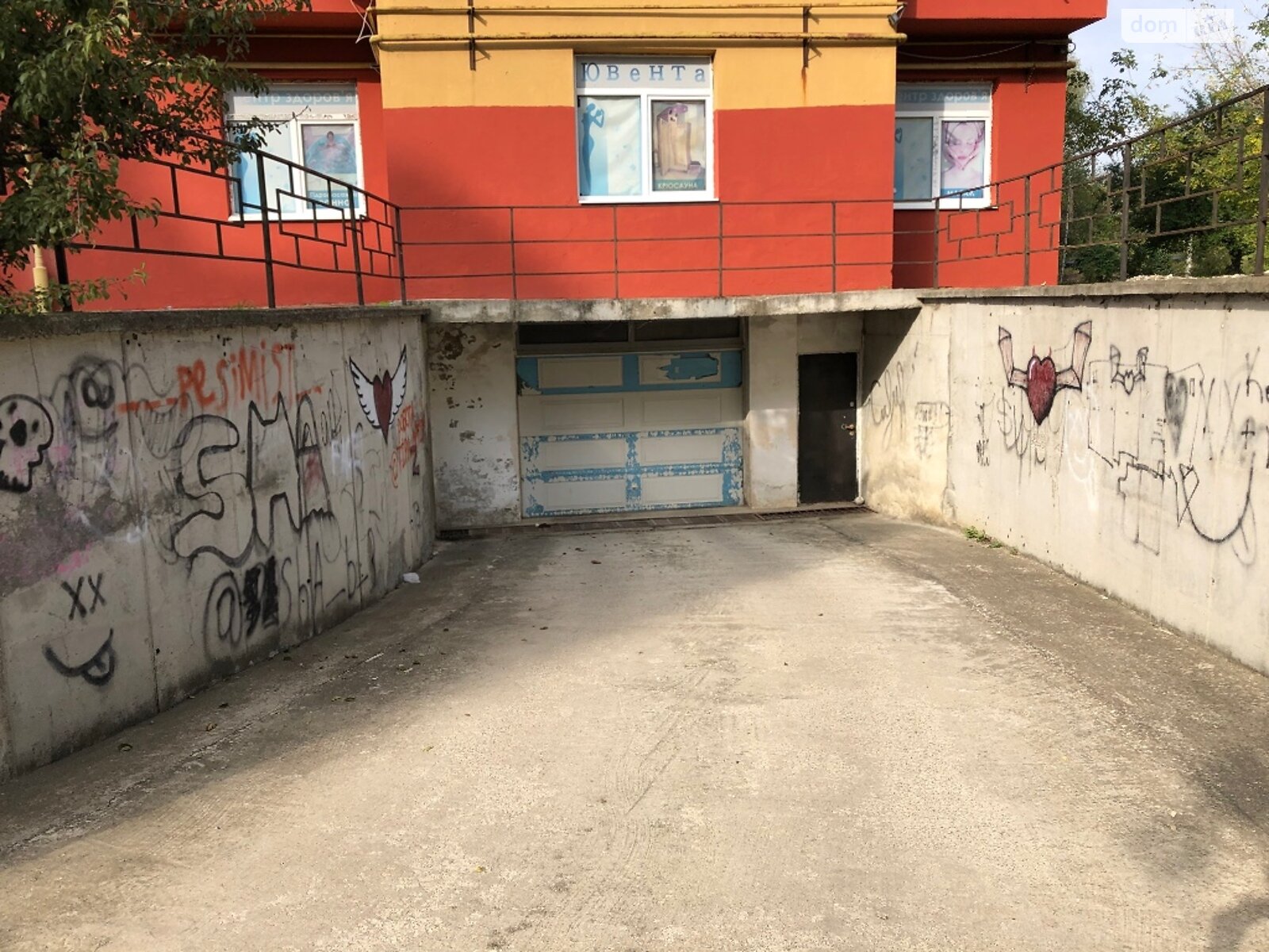 Место в подземном паркинге под легковое авто в Черновцах, площадь 12 кв.м. фото 1