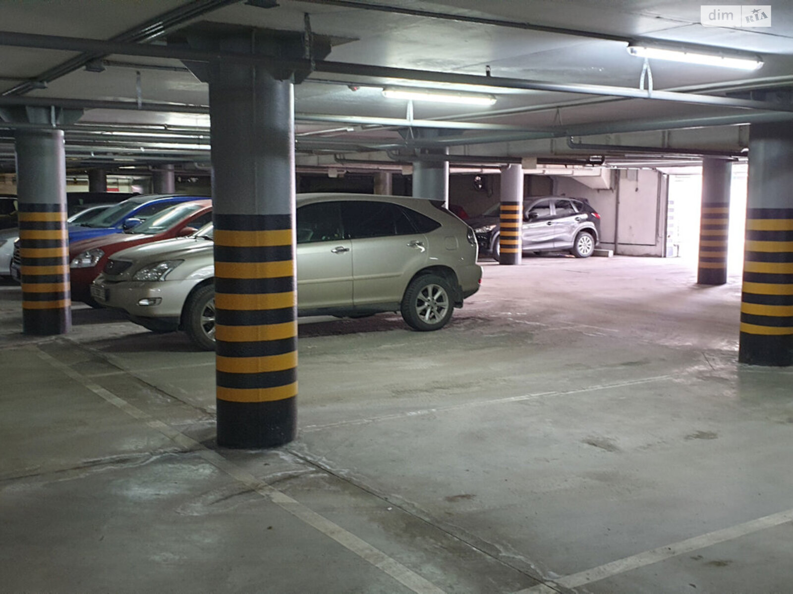 Место в подземном паркинге под легковое авто в Днепре, площадь 18.2 кв.м. фото 1