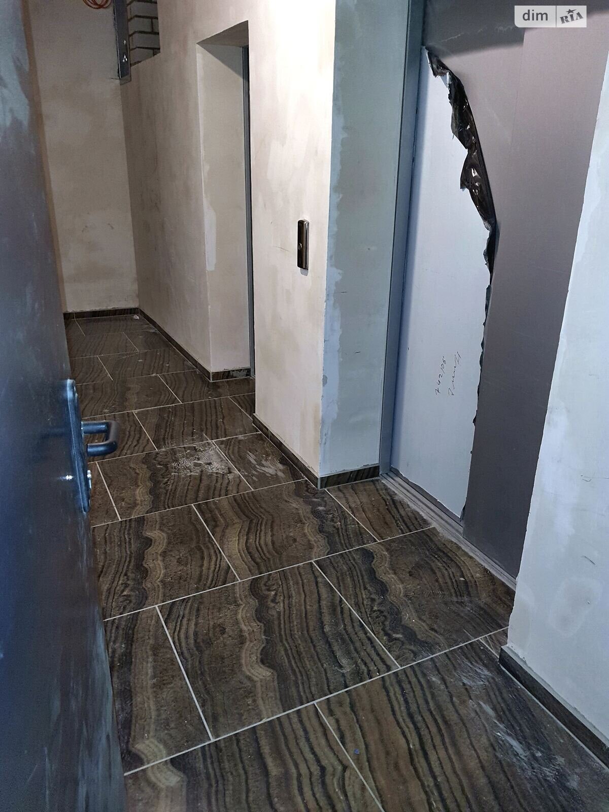 Место в подземном паркинге под легковое авто в Днепре, площадь 15.3 кв.м. фото 1