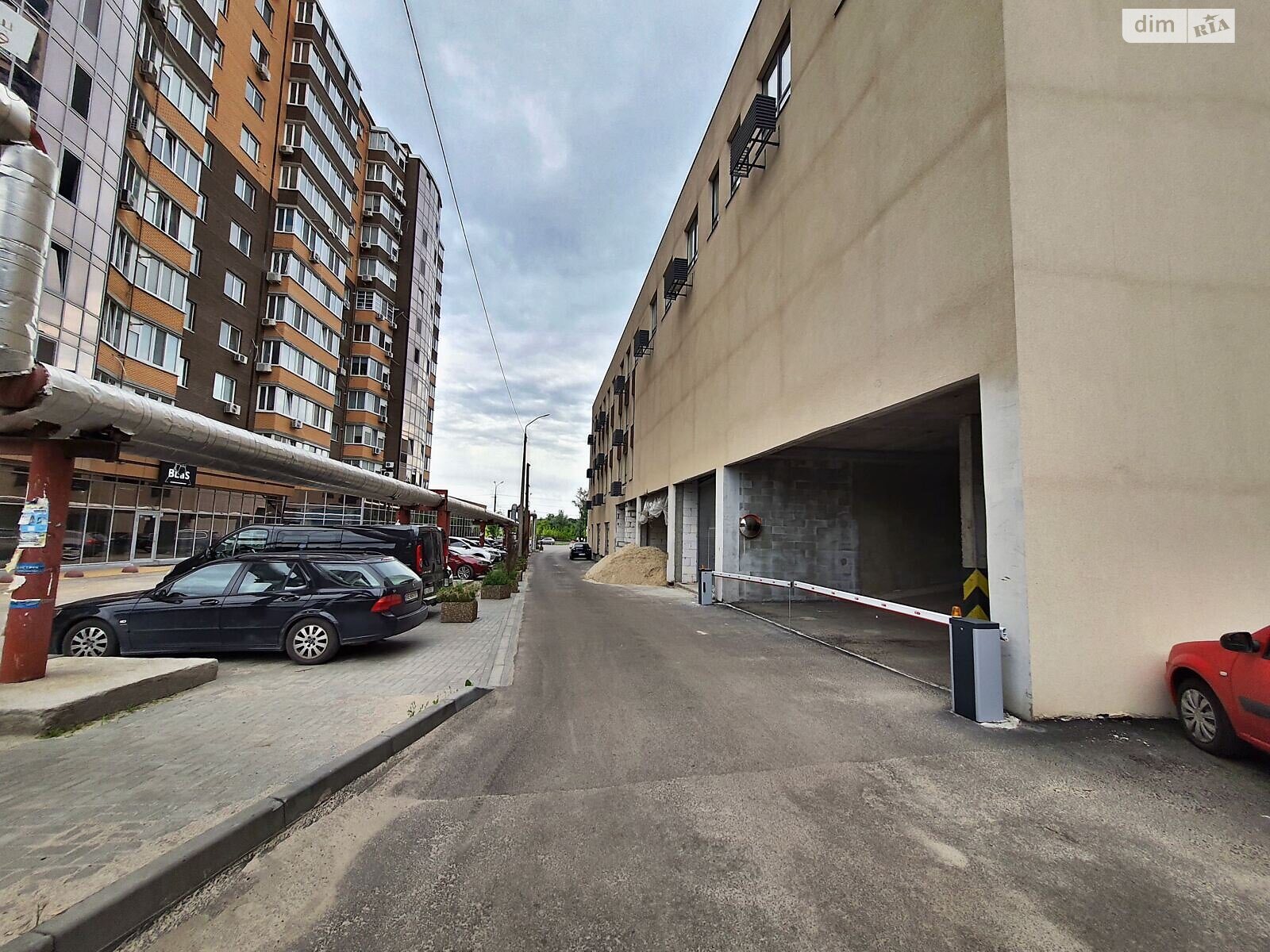 Место в подземном паркинге под легковое авто в Днепре, площадь 15.3 кв.м. фото 1