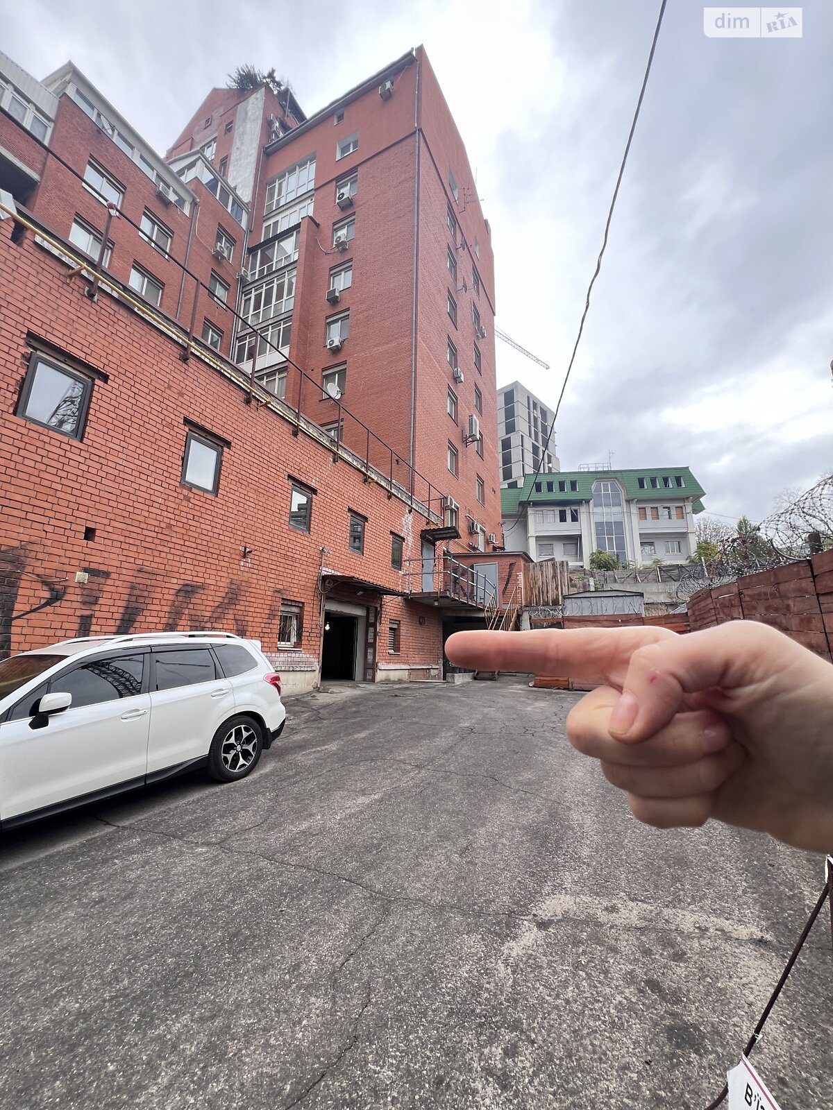 Место в подземном паркинге универсальный в Днепре, площадь 23.5 кв.м. фото 1