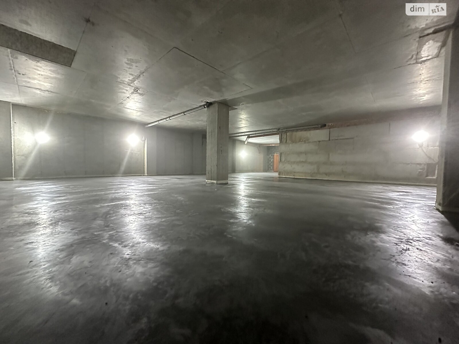 Место в подземном паркинге под легковое авто в Ивано-Франковске, площадь 15 кв.м. фото 1