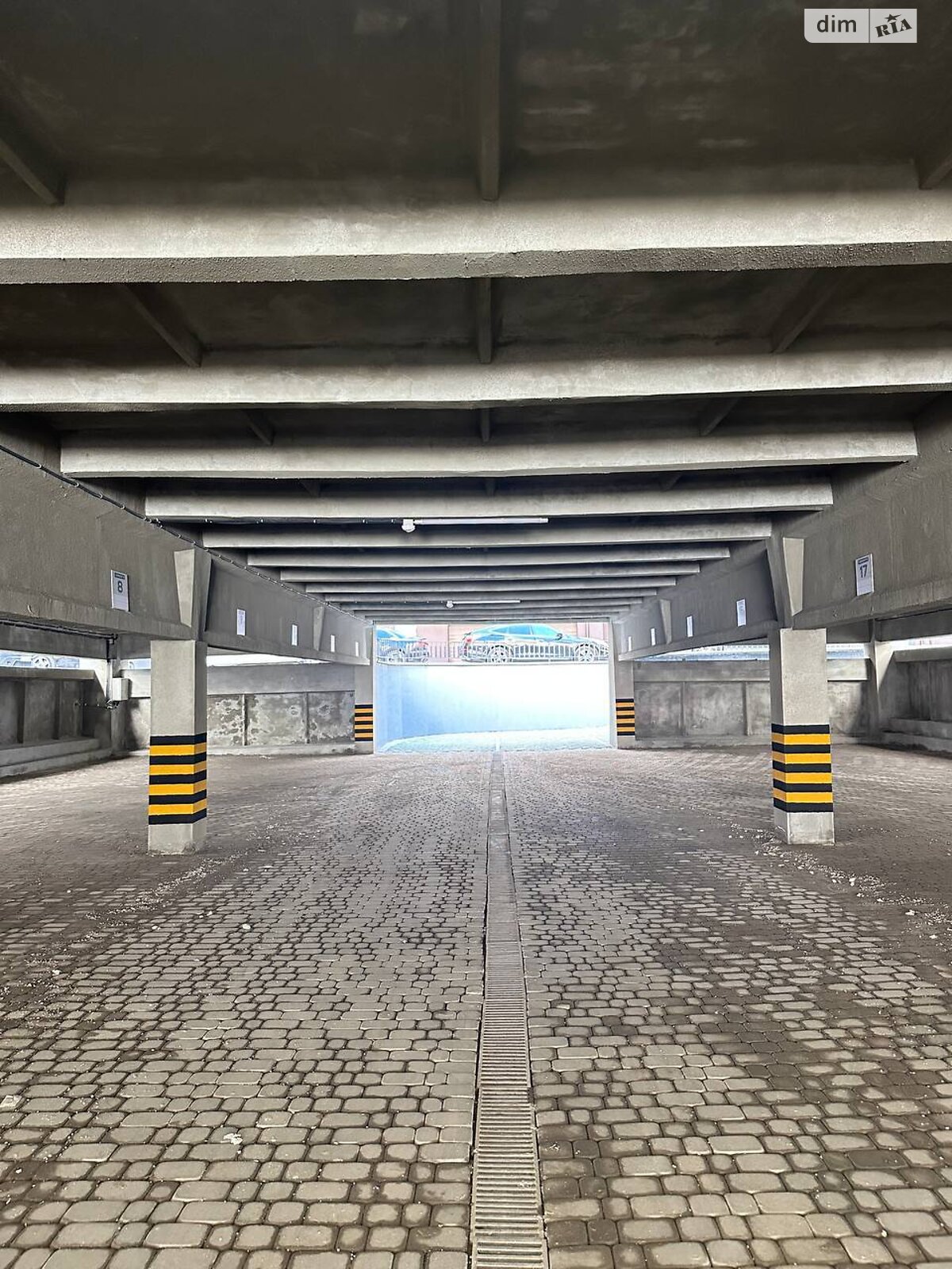 Место в подземном паркинге универсальный в Ивано-Франковске, площадь 17.2 кв.м. фото 1