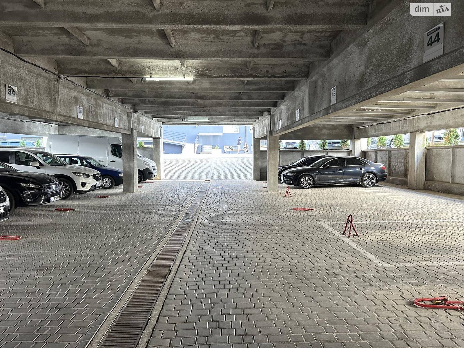 Місце в підземному паркінгу під легкове авто в Івано-Франківську, площа 17 кв.м. фото 1
