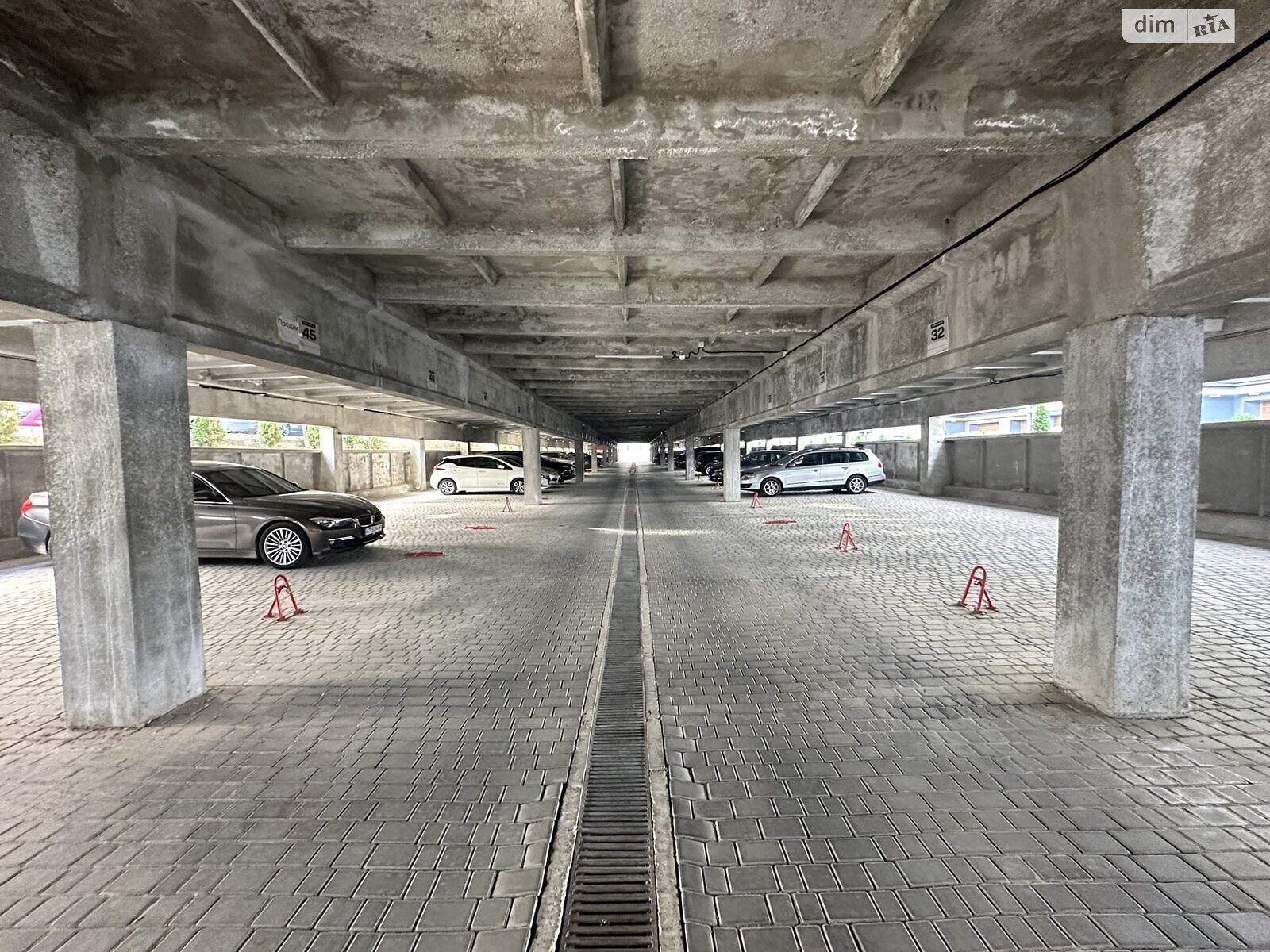 Місце в підземному паркінгу під легкове авто в Івано-Франківську, площа 17 кв.м. фото 1