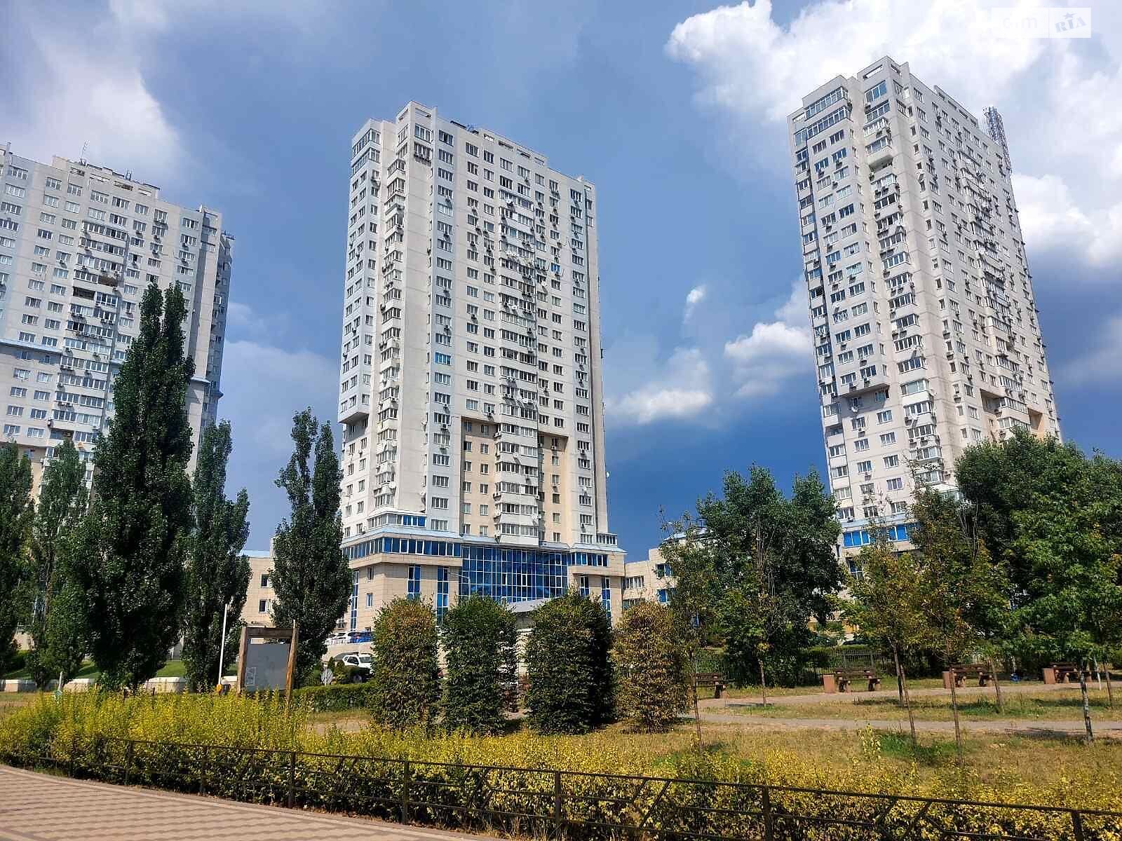 Місце в підземному паркінгу під легкове авто в Києві, площа 14 кв.м. фото 1 Місце в підземному паркінгу під легкове авто в Києві, площа 14 кв.м. фото 1