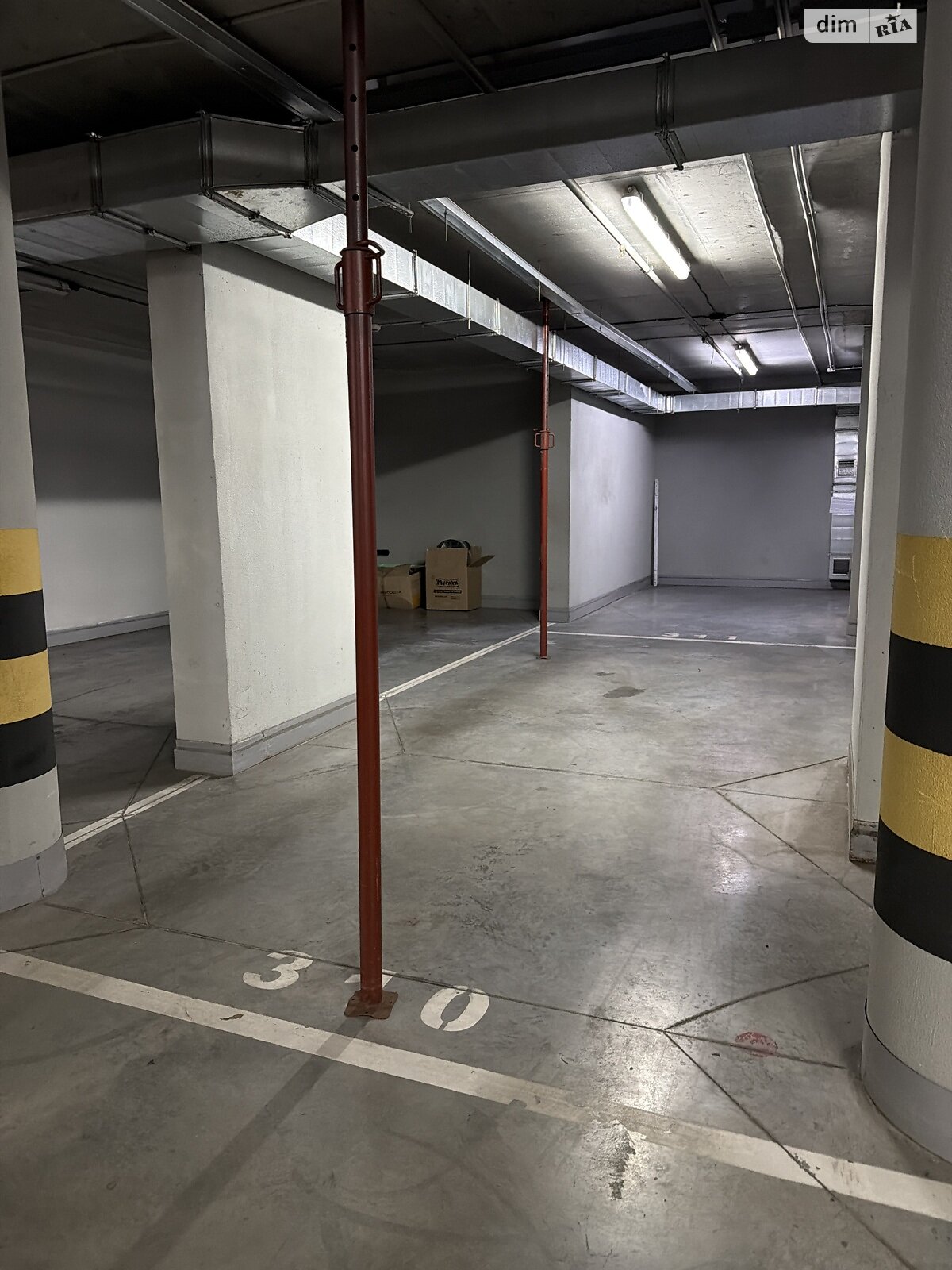 Місце в підземному паркінгу під легкове авто в Києві, площа 30 кв.м. фото 1 Місце в підземному паркінгу під легкове авто в Києві, площа 30 кв.м. фото 1
