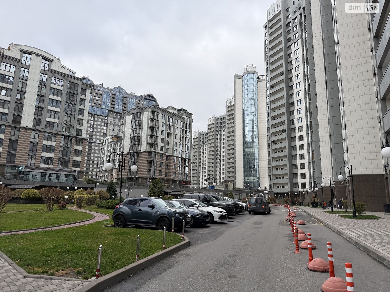 Місце в підземному паркінгу під легкове авто в Києві, площа 30 кв.м. фото 1 Місце в підземному паркінгу під легкове авто в Києві, площа 30 кв.м. фото 1