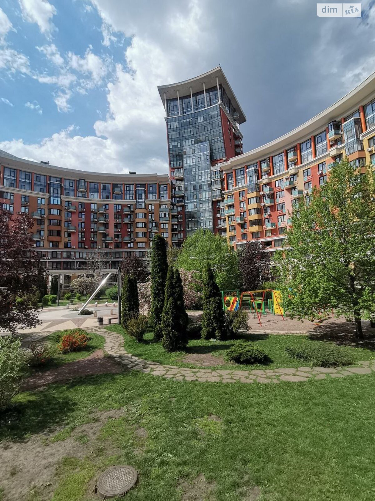 Место в подземном паркинге под легковое авто в Киеве, площадь 14 кв.м. фото 1 Место в подземном паркинге под легковое авто в Киеве, площадь 14 кв.м. фото 1