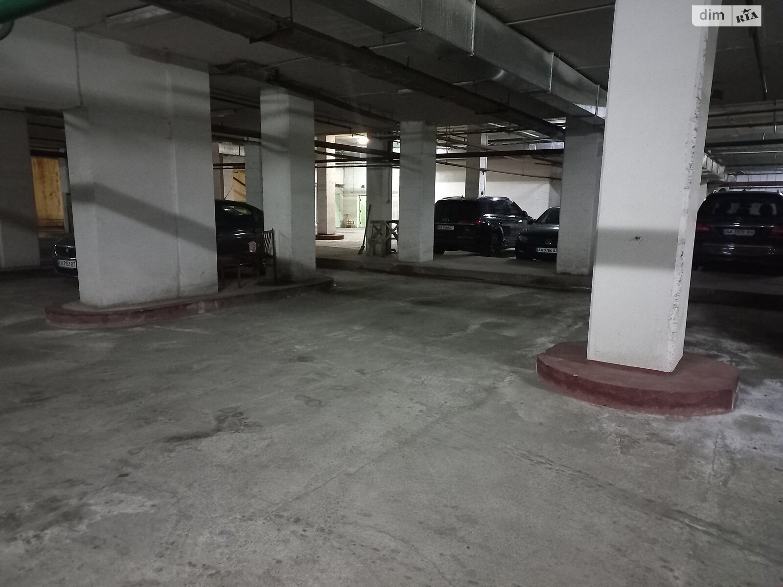 Место в подземном паркинге универсальный в Киеве, площадь 31 кв.м. фото 1 Место в подземном паркинге универсальный в Киеве, площадь 31 кв.м. фото 1