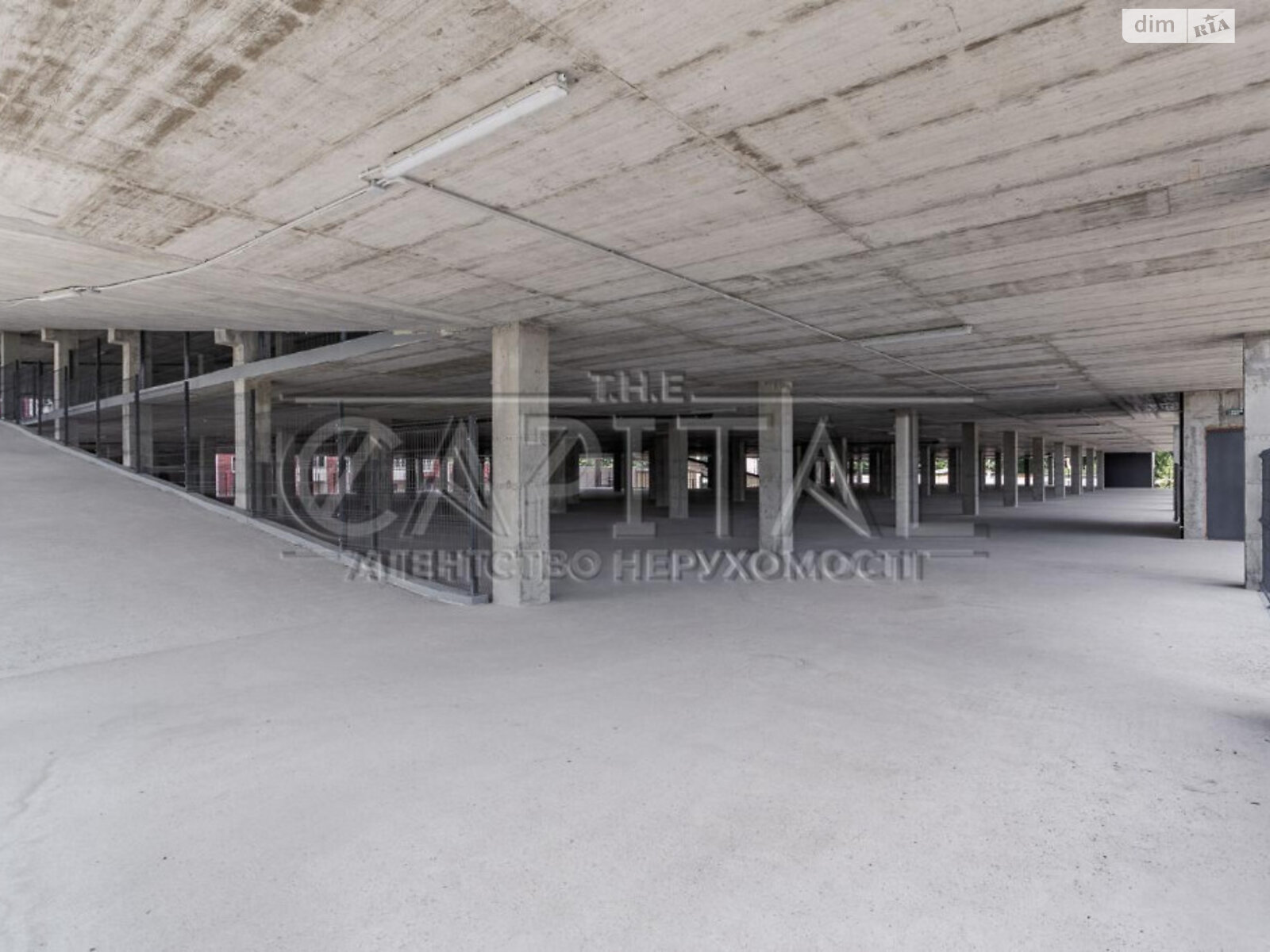 Место в подземном паркинге универсальный в Киеве, площадь 24000 кв.м. фото 1
