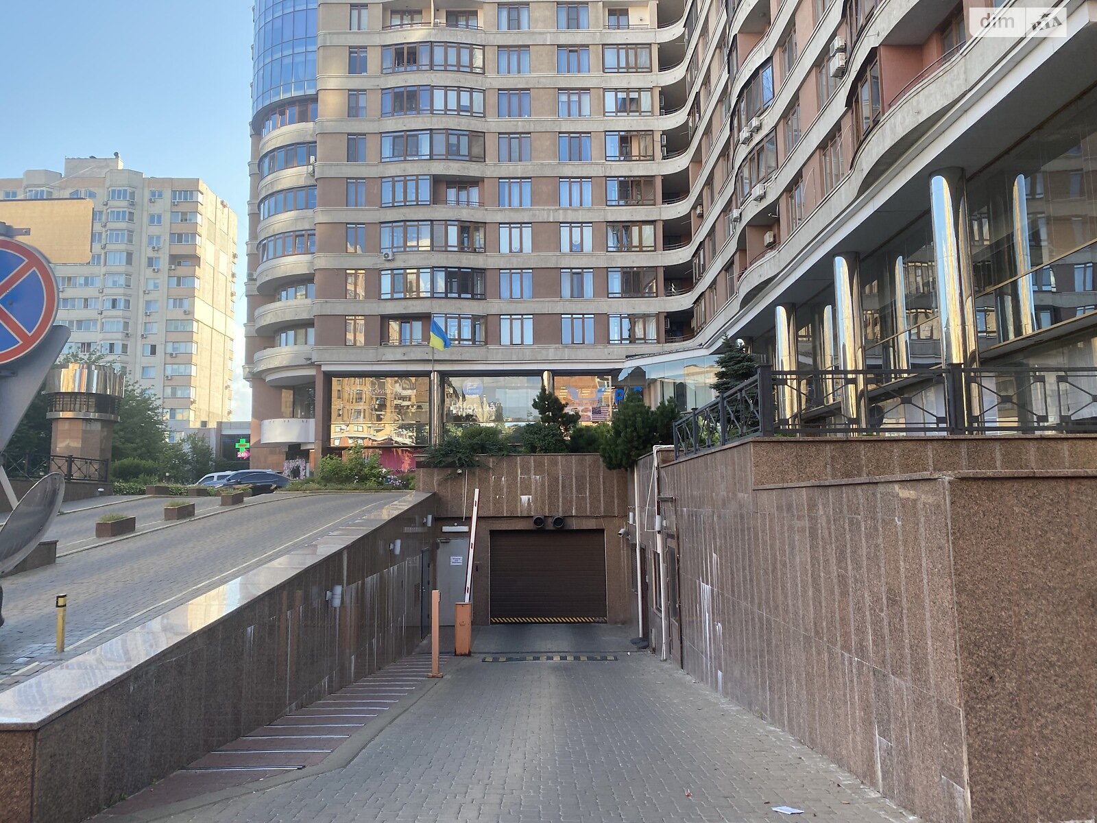 Место в подземном паркинге под легковое авто в Киеве, площадь 18 кв.м. фото 1 Место в подземном паркинге под легковое авто в Киеве, площадь 18 кв.м. фото 1