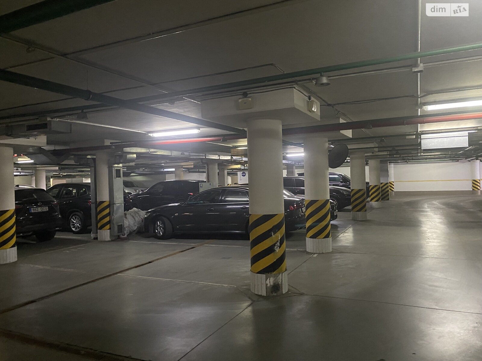 Место в подземном паркинге под легковое авто в Киеве, площадь 18 кв.м. фото 1 Место в подземном паркинге под легковое авто в Киеве, площадь 18 кв.м. фото 1