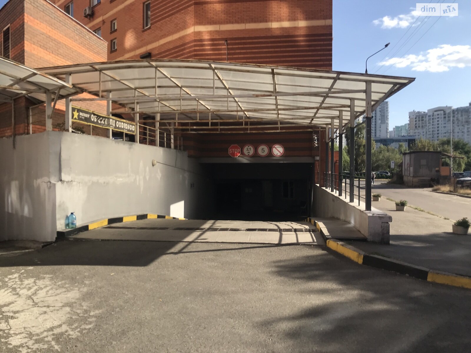 Место в подземном паркинге под легковое авто в Киеве, площадь 16.9 кв.м. фото 1 Место в подземном паркинге под легковое авто в Киеве, площадь 16.9 кв.м. фото 1