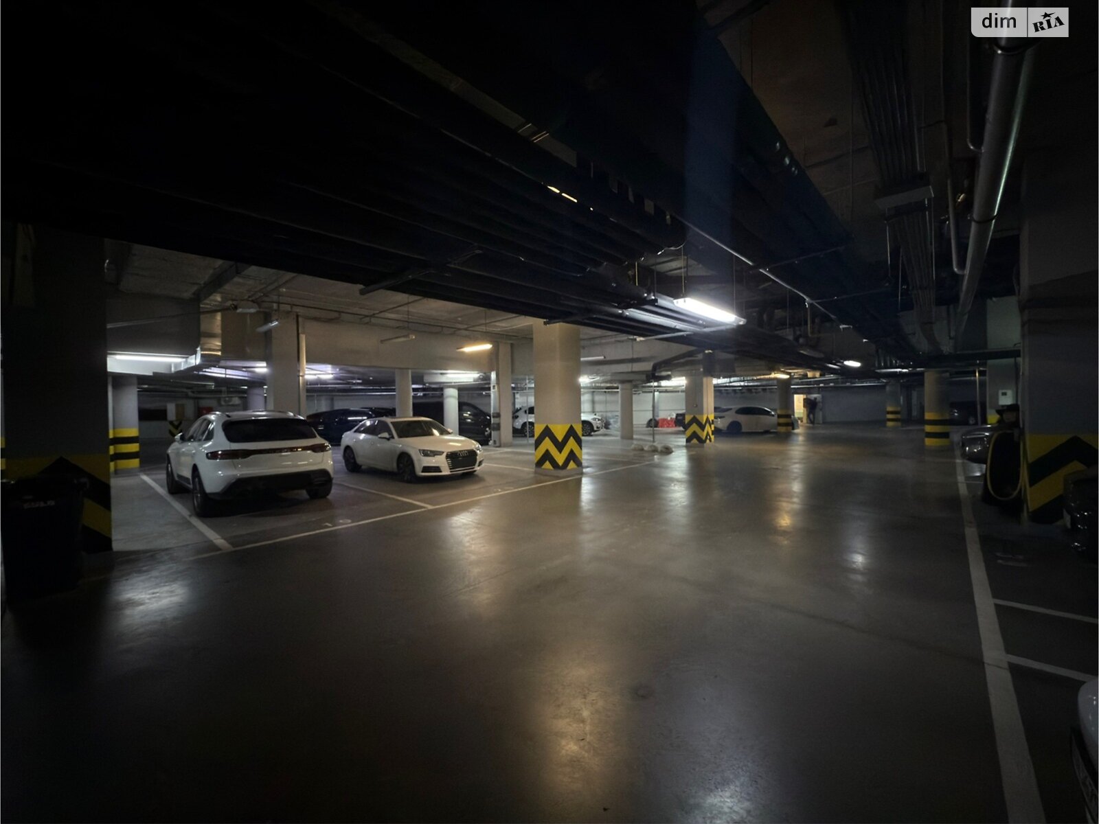 Місце в підземному паркінгу під легкове авто в Києві, площа 41 кв.м. фото 1 Місце в підземному паркінгу під легкове авто в Києві, площа 41 кв.м. фото 1