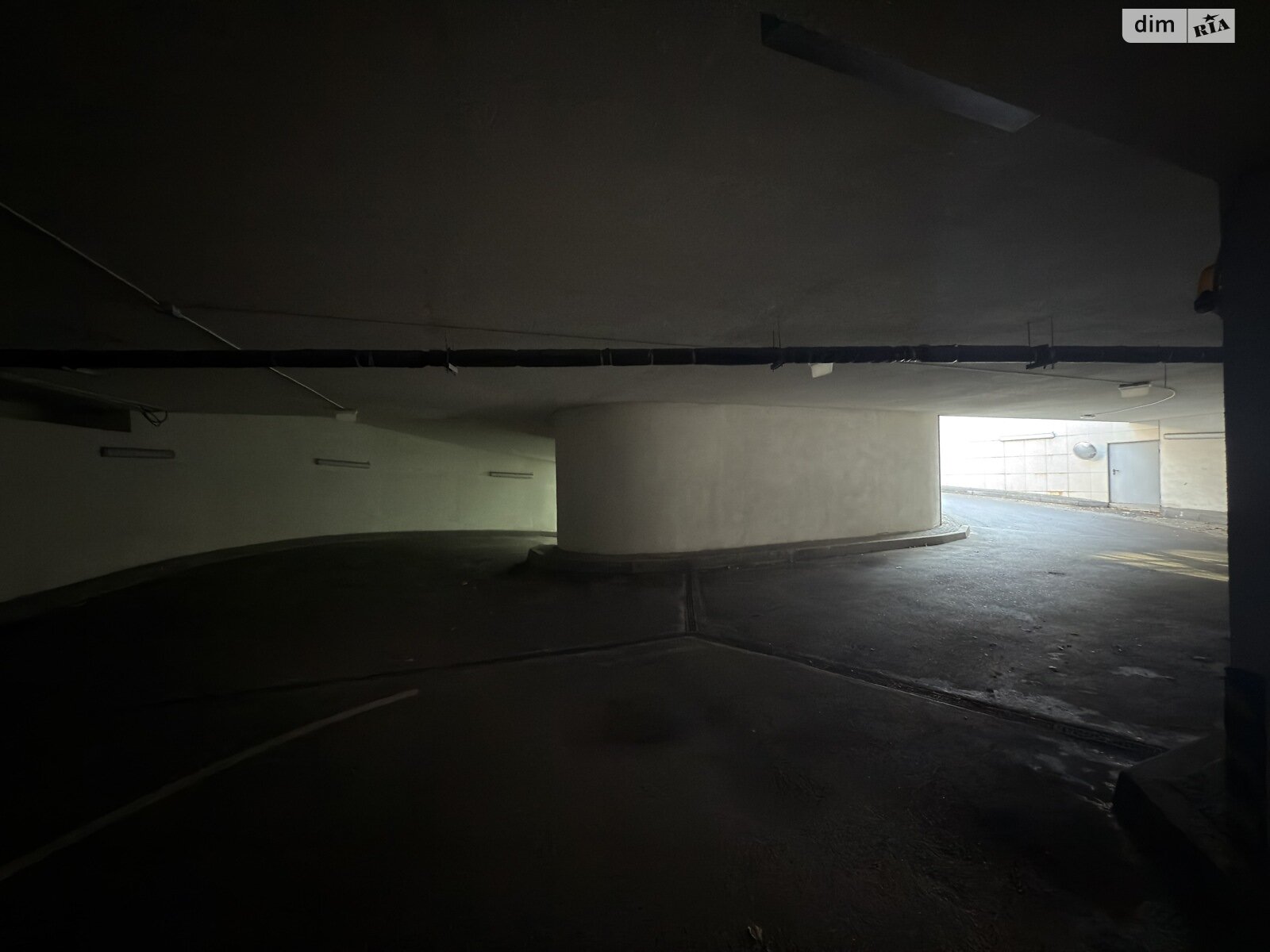 Місце в підземному паркінгу під легкове авто в Києві, площа 41 кв.м. фото 1 Місце в підземному паркінгу під легкове авто в Києві, площа 41 кв.м. фото 1