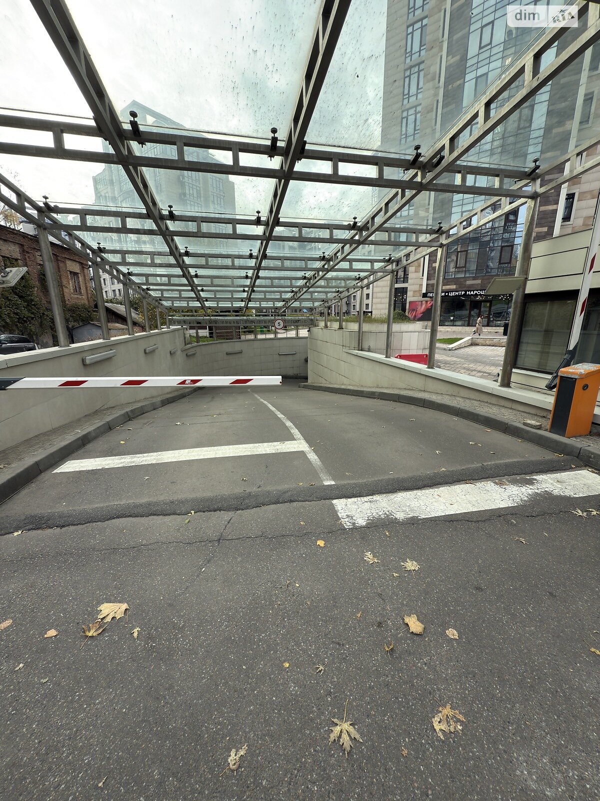 Місце в підземному паркінгу під легкове авто в Києві, площа 41 кв.м. фото 1 Місце в підземному паркінгу під легкове авто в Києві, площа 41 кв.м. фото 1