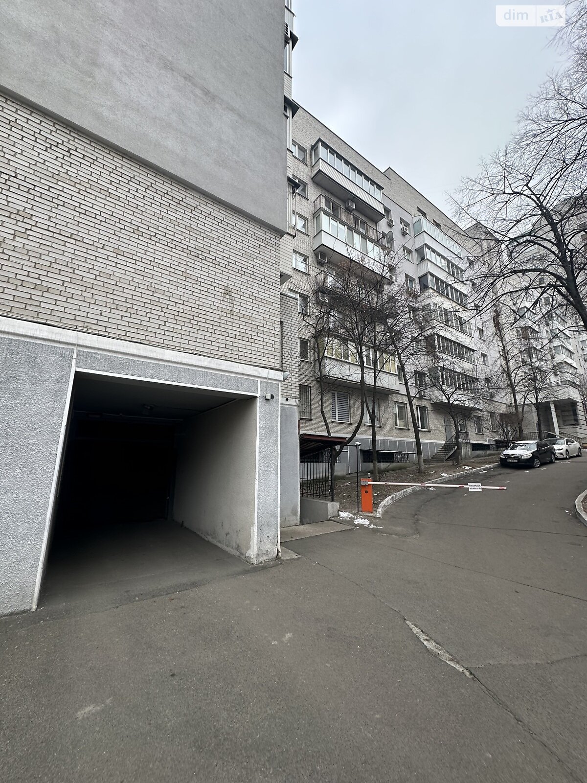 Місце в підземному паркінгу під легкове авто в Києві, площа 25 кв.м. фото 1 Місце в підземному паркінгу під легкове авто в Києві, площа 25 кв.м. фото 1
