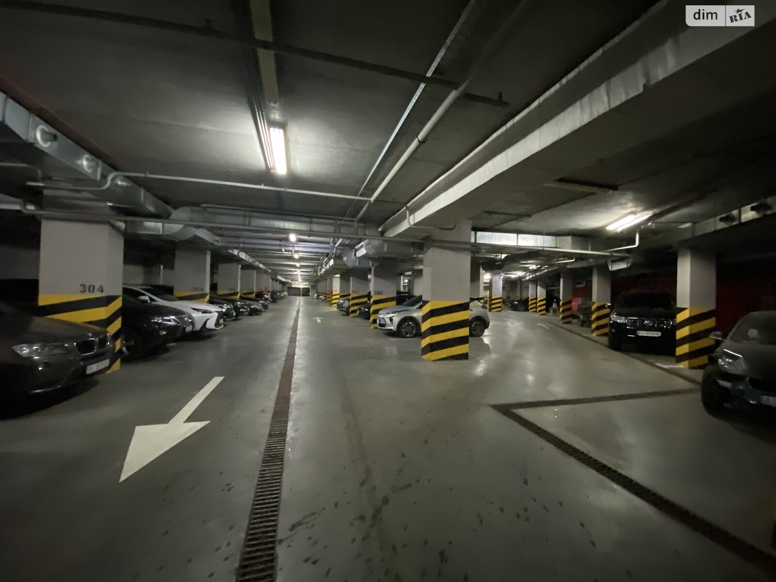 Місце в підземному паркінгу під легкове авто в Києві, площа 13 кв.м. фото 1 Місце в підземному паркінгу під легкове авто в Києві, площа 13 кв.м. фото 1