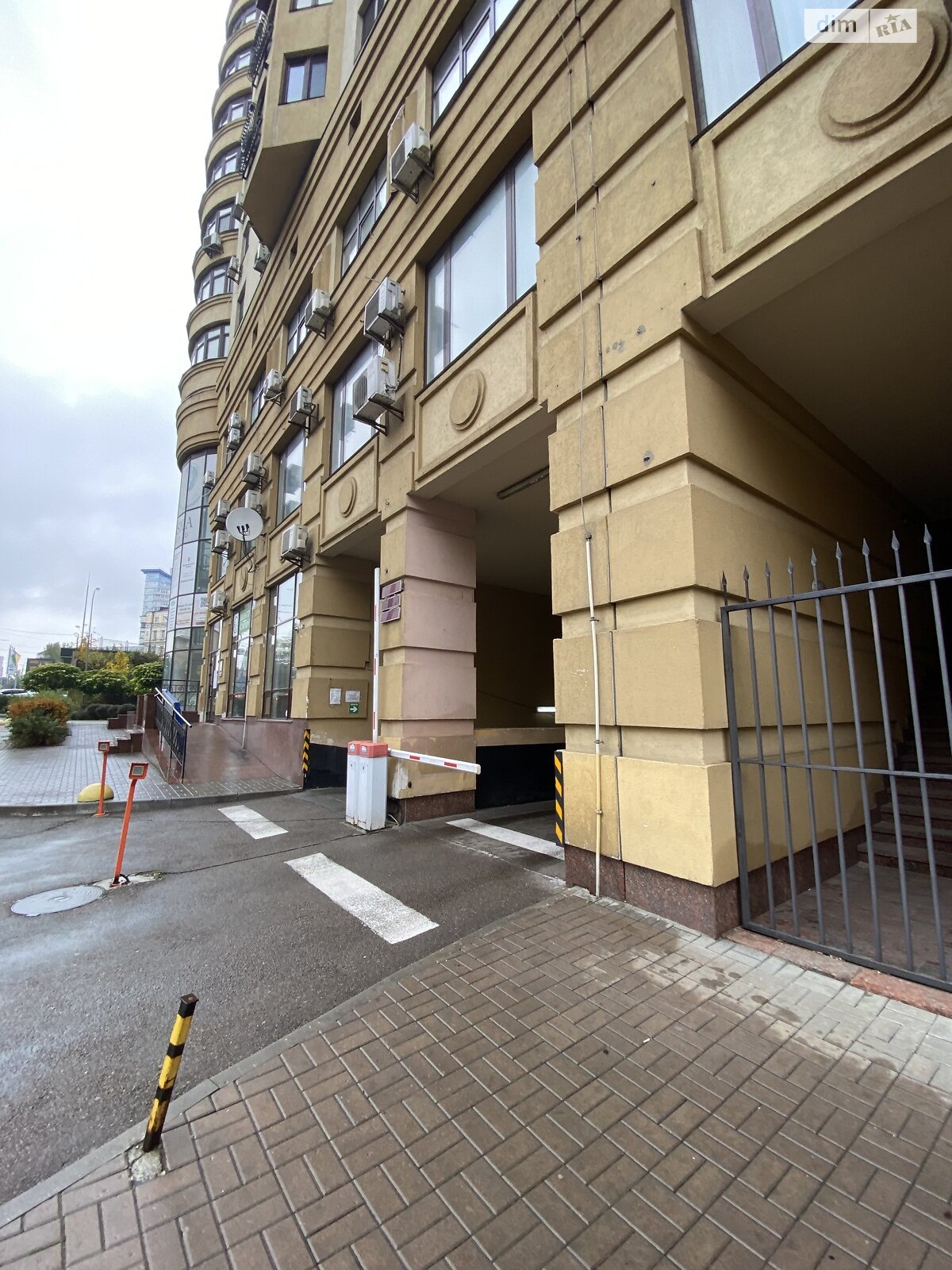 Місце в підземному паркінгу під легкове авто в Києві, площа 13 кв.м. фото 1 Місце в підземному паркінгу під легкове авто в Києві, площа 13 кв.м. фото 1