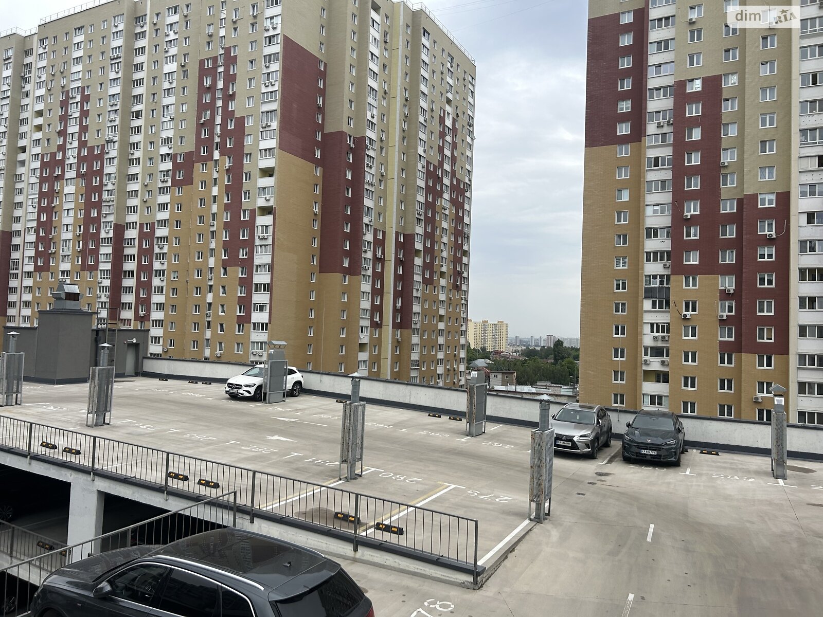 Місце в підземному паркінгу під легкове авто в Києві, площа 14 кв.м. фото 1 Місце в підземному паркінгу під легкове авто в Києві, площа 14 кв.м. фото 1