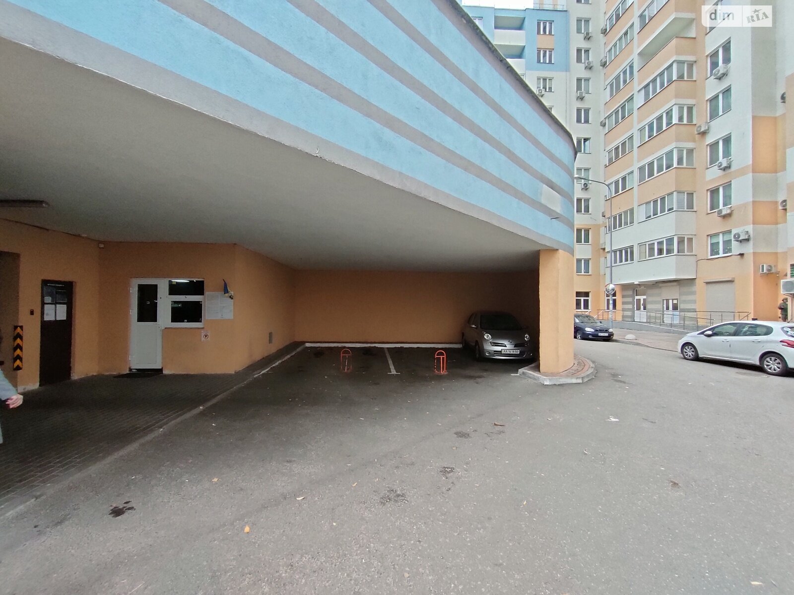 Место в подземном паркинге универсальный в Киеве, площадь 20 кв.м. фото 1 Место в подземном паркинге универсальный в Киеве, площадь 20 кв.м. фото 1