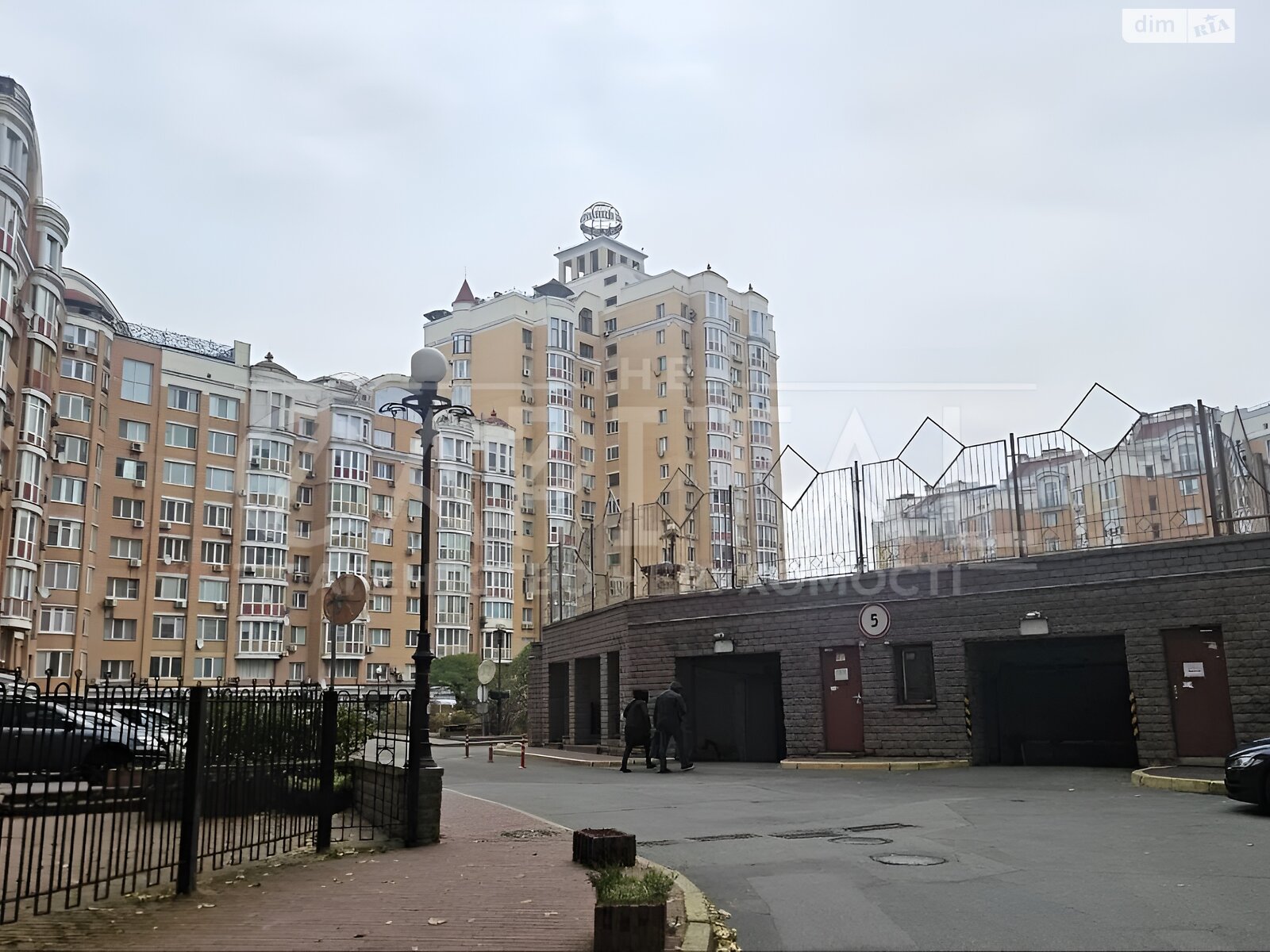 Місце в підземному паркінгу під легкове авто в Києві, площа 43 кв.м. фото 1 Місце в підземному паркінгу під легкове авто в Києві, площа 43 кв.м. фото 1