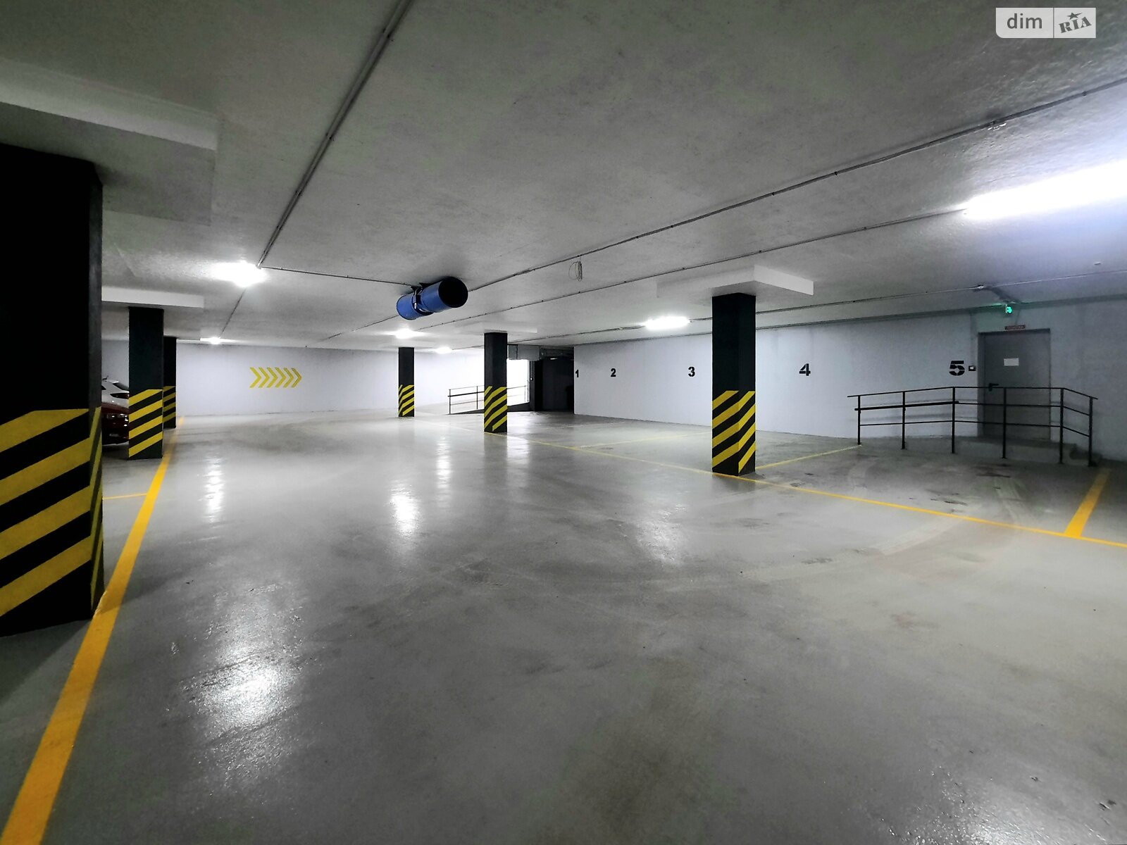 Место в подземном паркинге под легковое авто в Кременчуге, площадь 18.8 кв.м. фото 1