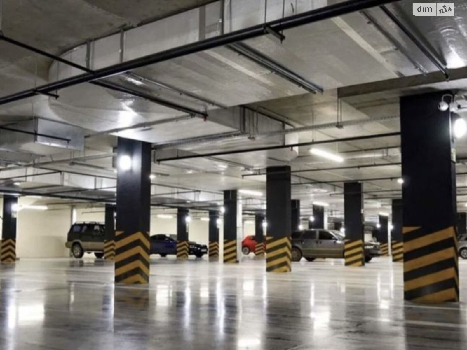 Место в подземном паркинге под легковое авто в Лиманке, площадь 15 кв.м. фото 1