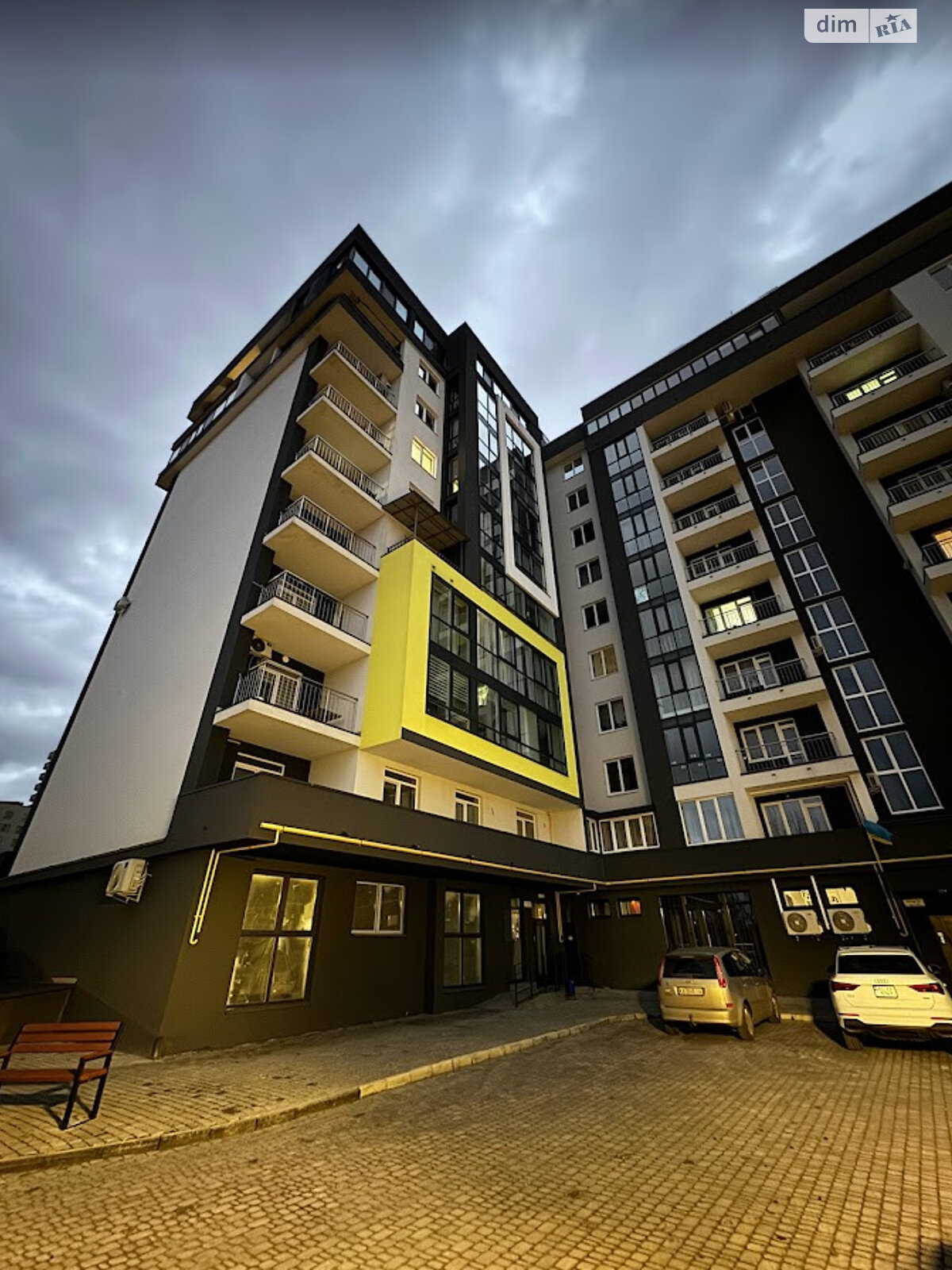 Место в подземном паркинге под легковое авто в Львове, площадь 12.6 кв.м. фото 1