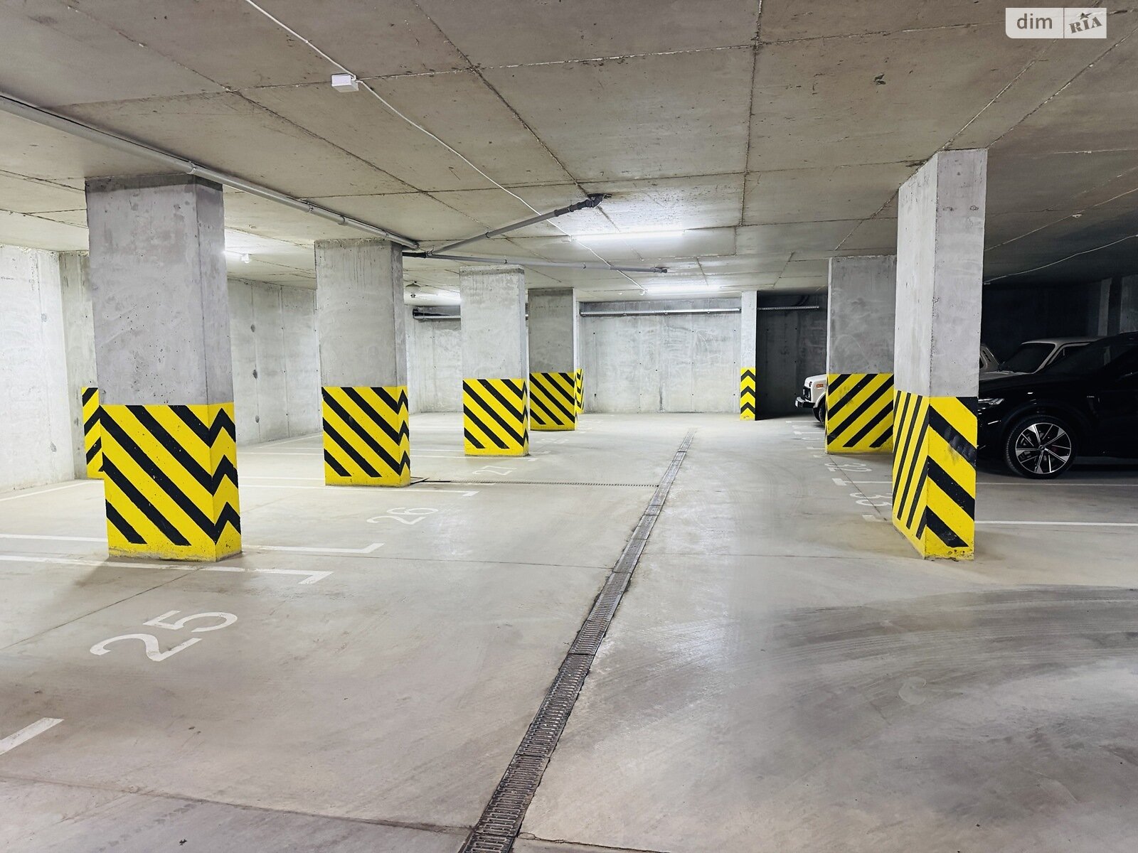 Место в подземном паркинге под легковое авто в Львове, площадь 12.6 кв.м. фото 1
