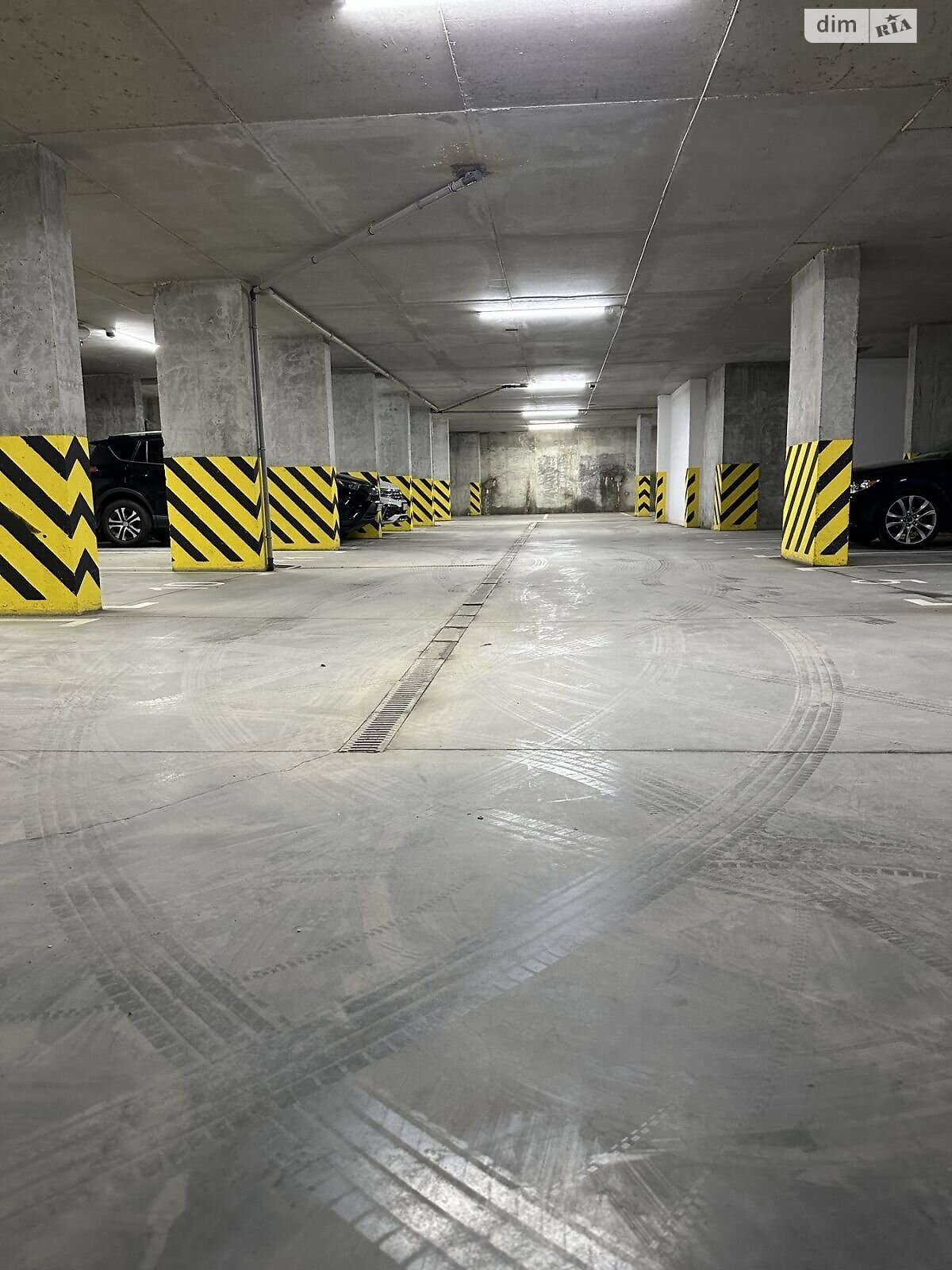 Место в подземном паркинге под легковое авто в Львове, площадь 22 кв.м. фото 1