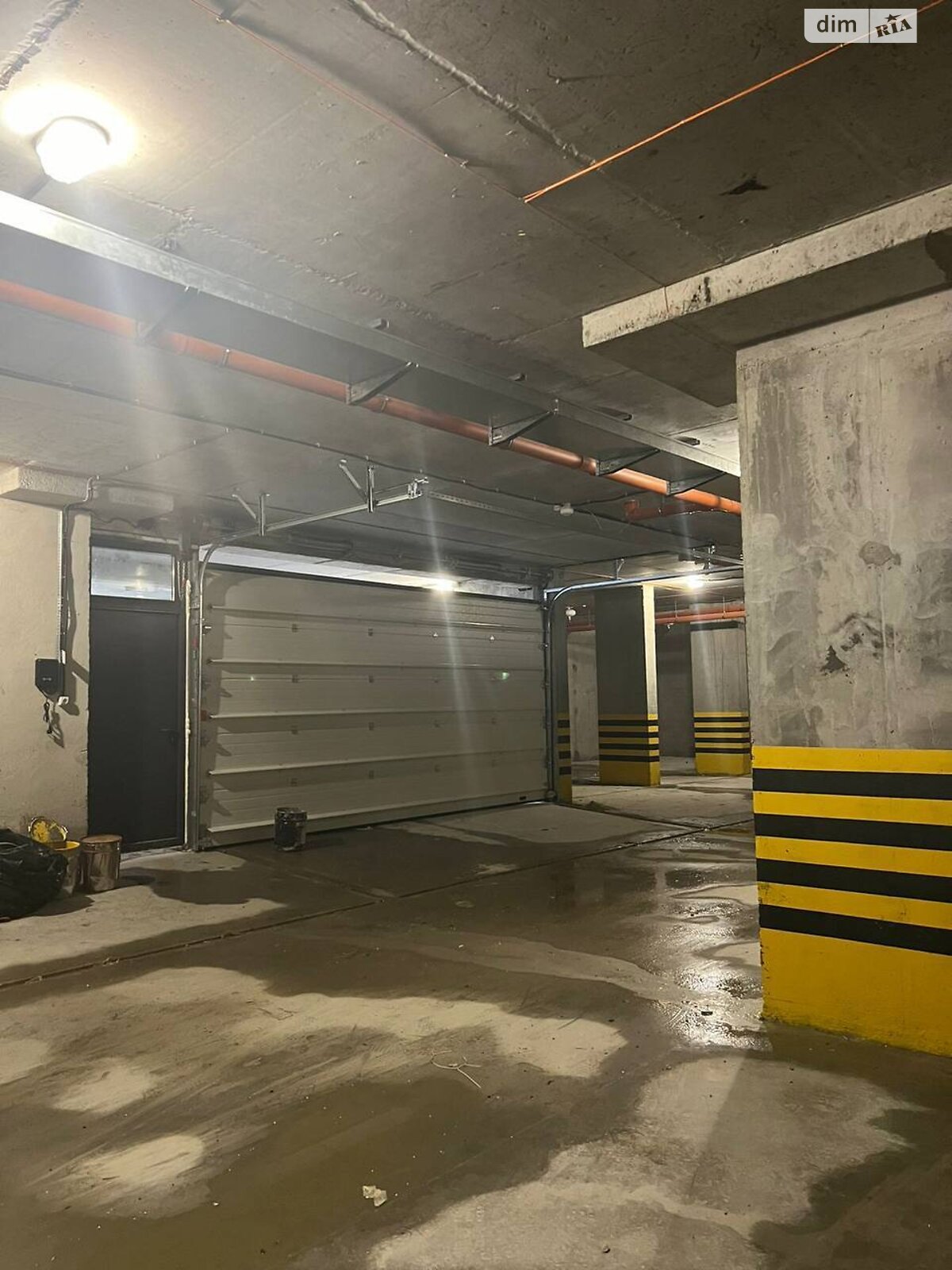 Место в подземном паркинге под легковое авто в Львове, площадь 14.8 кв.м. фото 1