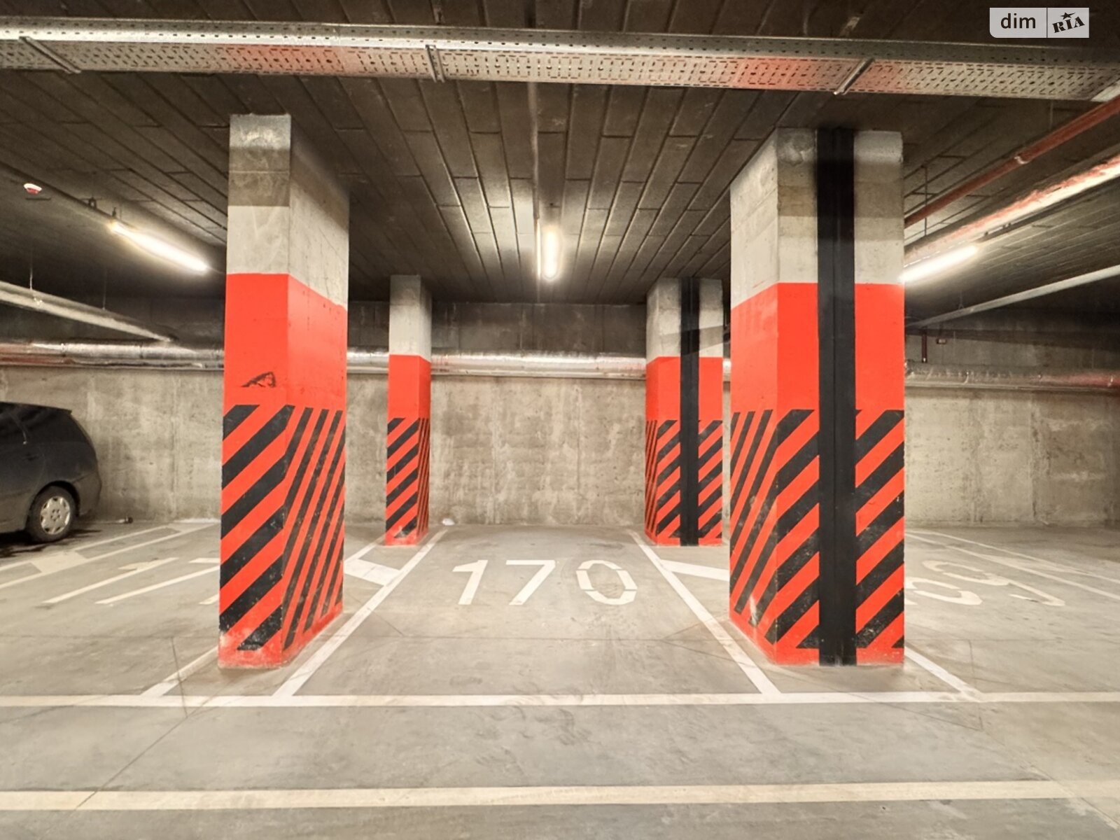 Місце в підземному паркінгу під легкове авто в Львові, площа 18 кв.м. фото 1 Місце в підземному паркінгу під легкове авто в Львові, площа 18 кв.м. фото 1