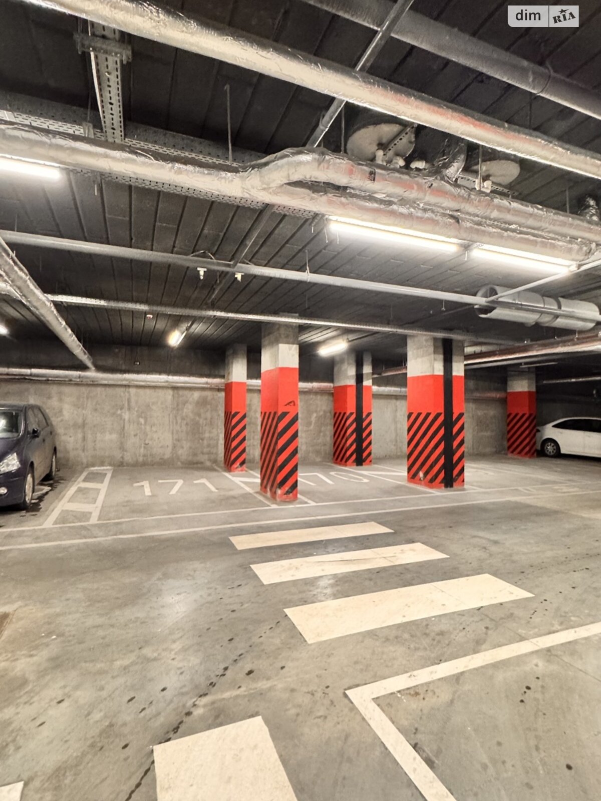 Місце в підземному паркінгу під легкове авто в Львові, площа 18 кв.м. фото 1 Місце в підземному паркінгу під легкове авто в Львові, площа 18 кв.м. фото 1