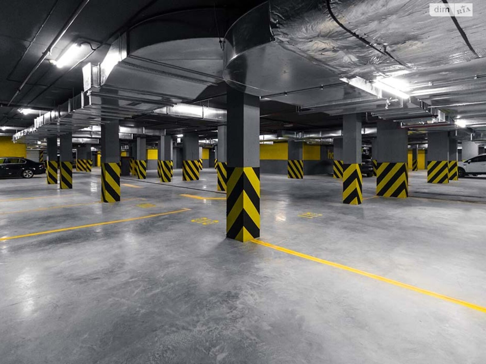 Место в подземном паркинге под легковое авто в Львове, площадь 12.5 кв.м. фото 1