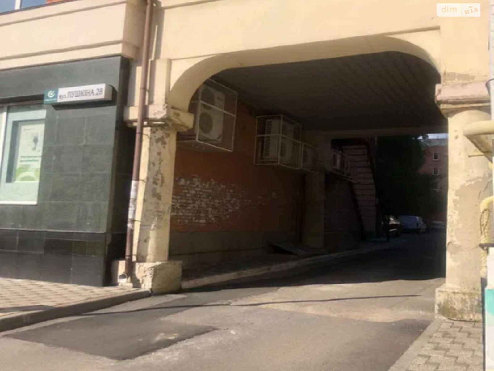 Місце в підземному паркінгу під легкове авто в Полтаві, площа 20 кв.м. фото 1 Місце в підземному паркінгу під легкове авто в Полтаві, площа 20 кв.м. фото 1