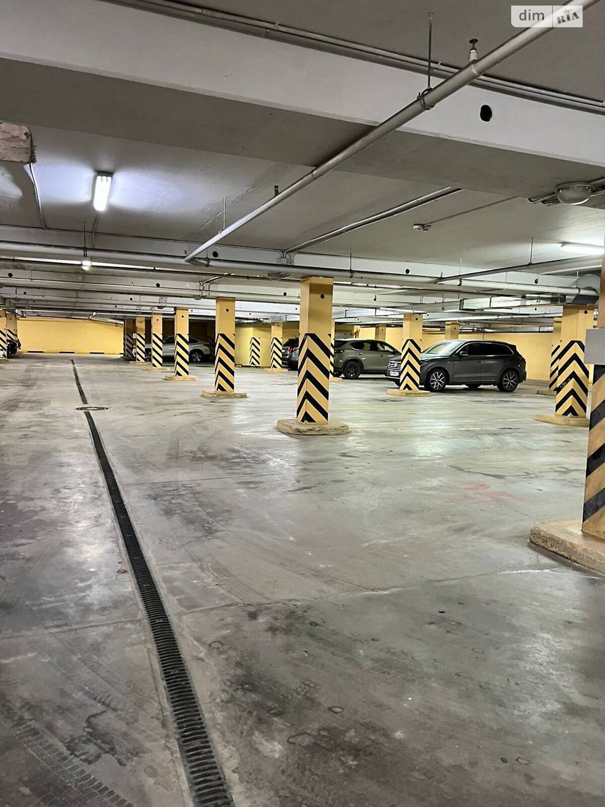 Место в подземном паркинге под легковое авто в Ровно, площадь 15 кв.м. фото 1
